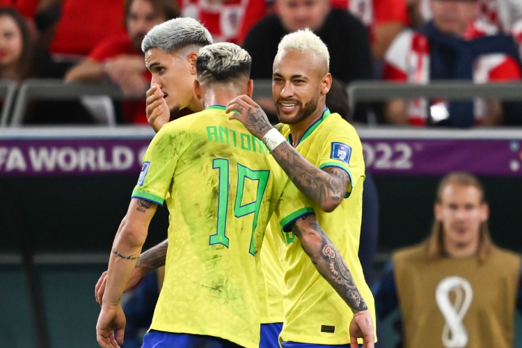 济科锐评内马尔天赋与梅罗同级但职业性不足 连续出勤成入选国家队最大障碍