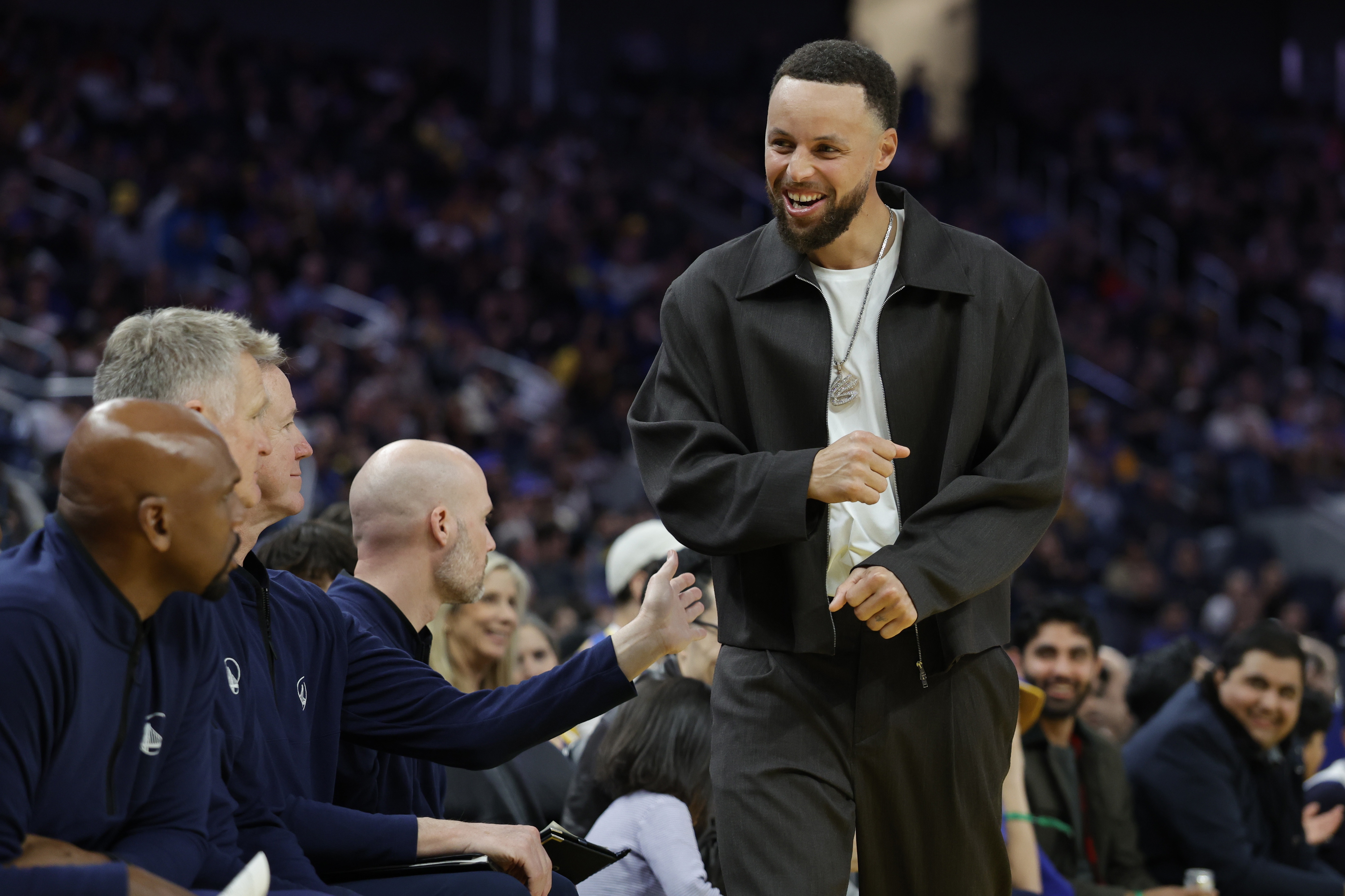 库里下周复查膝伤 仍未放弃赛季末复出可能 库里下周复查膝伤 仍未放弃赛季末复出可能