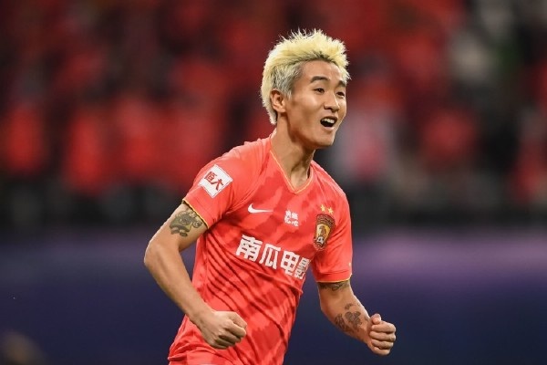 韦世豪三十而立 从问题少年到国足前场支点