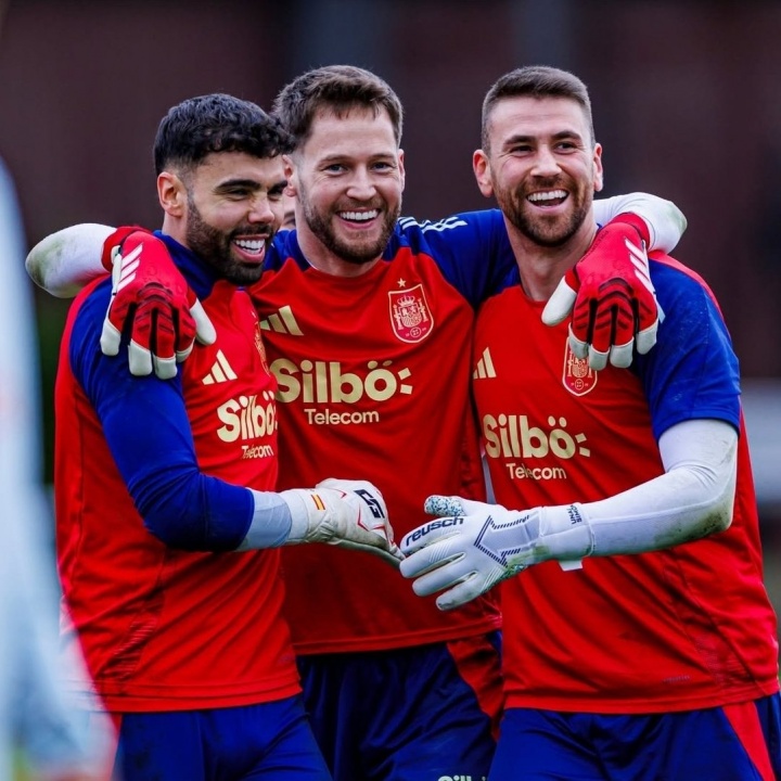 德拉富恩特确认乌奈·西蒙一门地位 直言拉亚在英被誉世界最佳