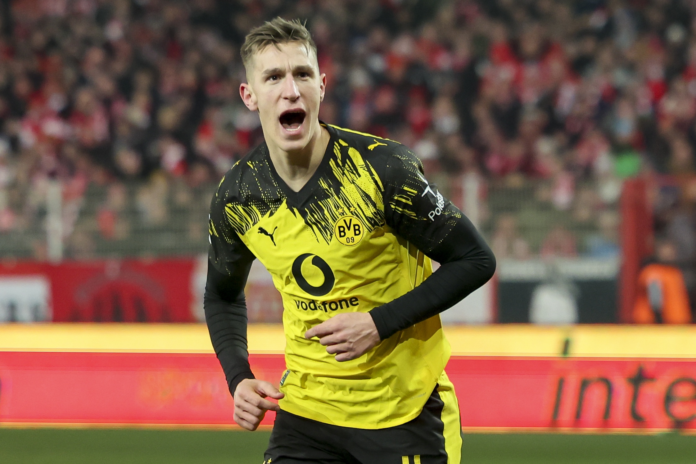 多特锁定防线基石 施洛特贝克顶薪续约至2031 多特锁定防线基石 施洛特贝克顶薪续约至2031