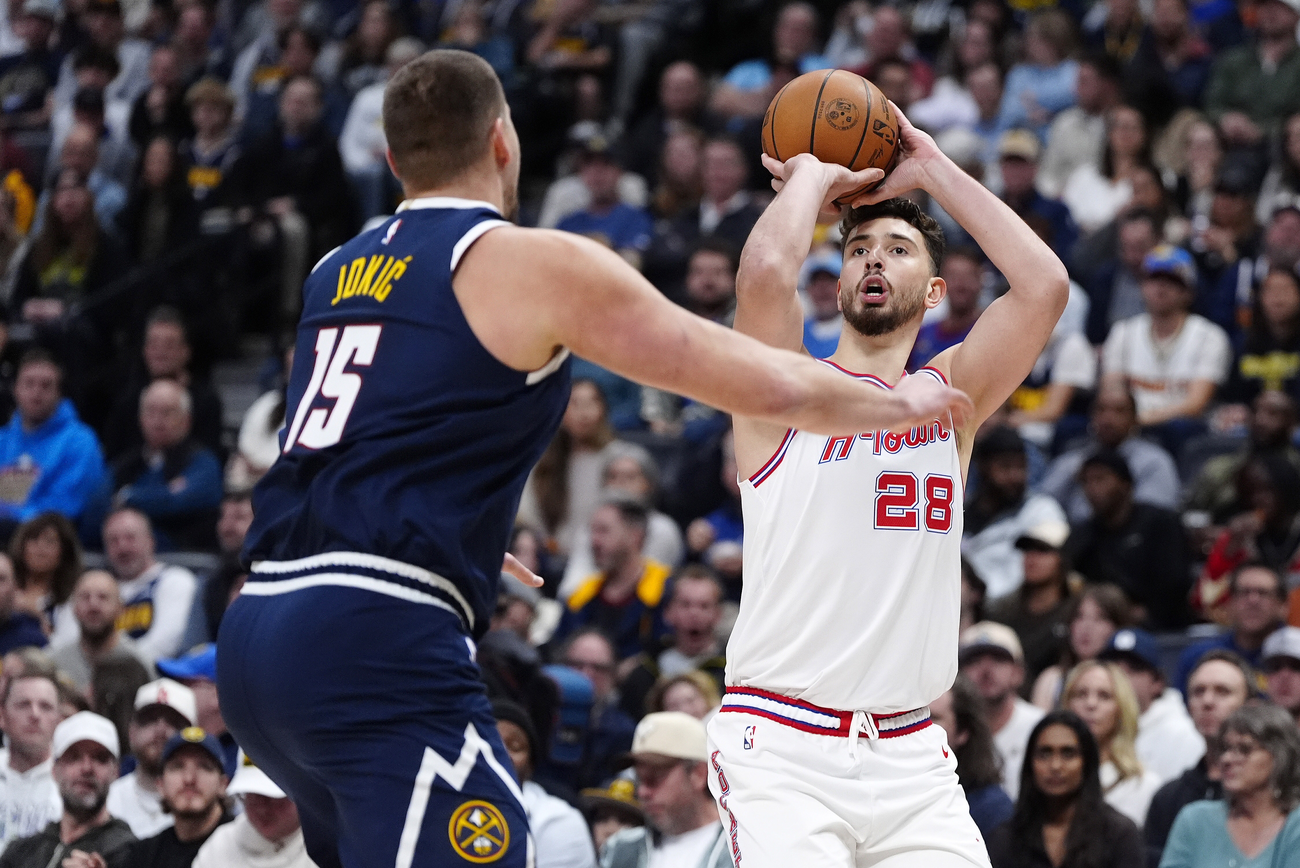 申京36+14+7+3+3零失误 成历史第三年轻35+10+5中锋