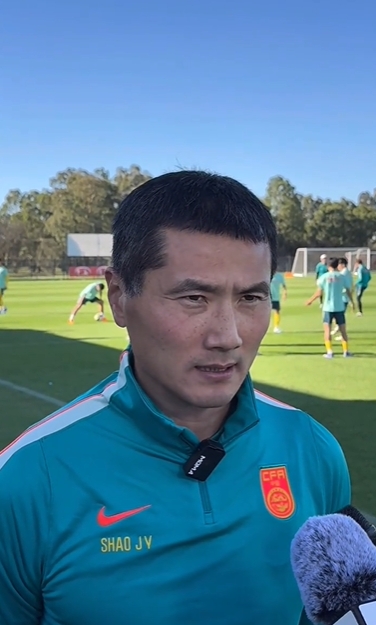 邵佳一直面喀麦隆实力差距 强调整体应对与战术切换