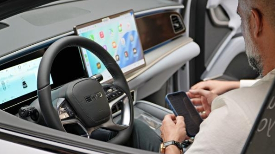 瓜迪奥拉巴塞罗那提车 中国品牌纯电座驾 瓜迪奥拉巴塞罗那提车 中国品牌纯电座驾