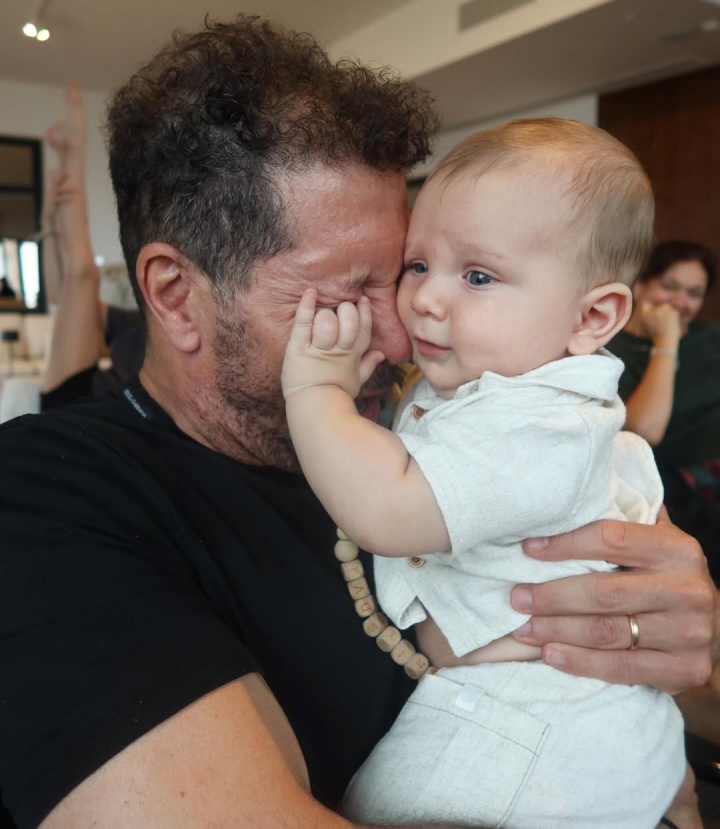 国际比赛日西蒙尼返阿 家庭合影三代同堂