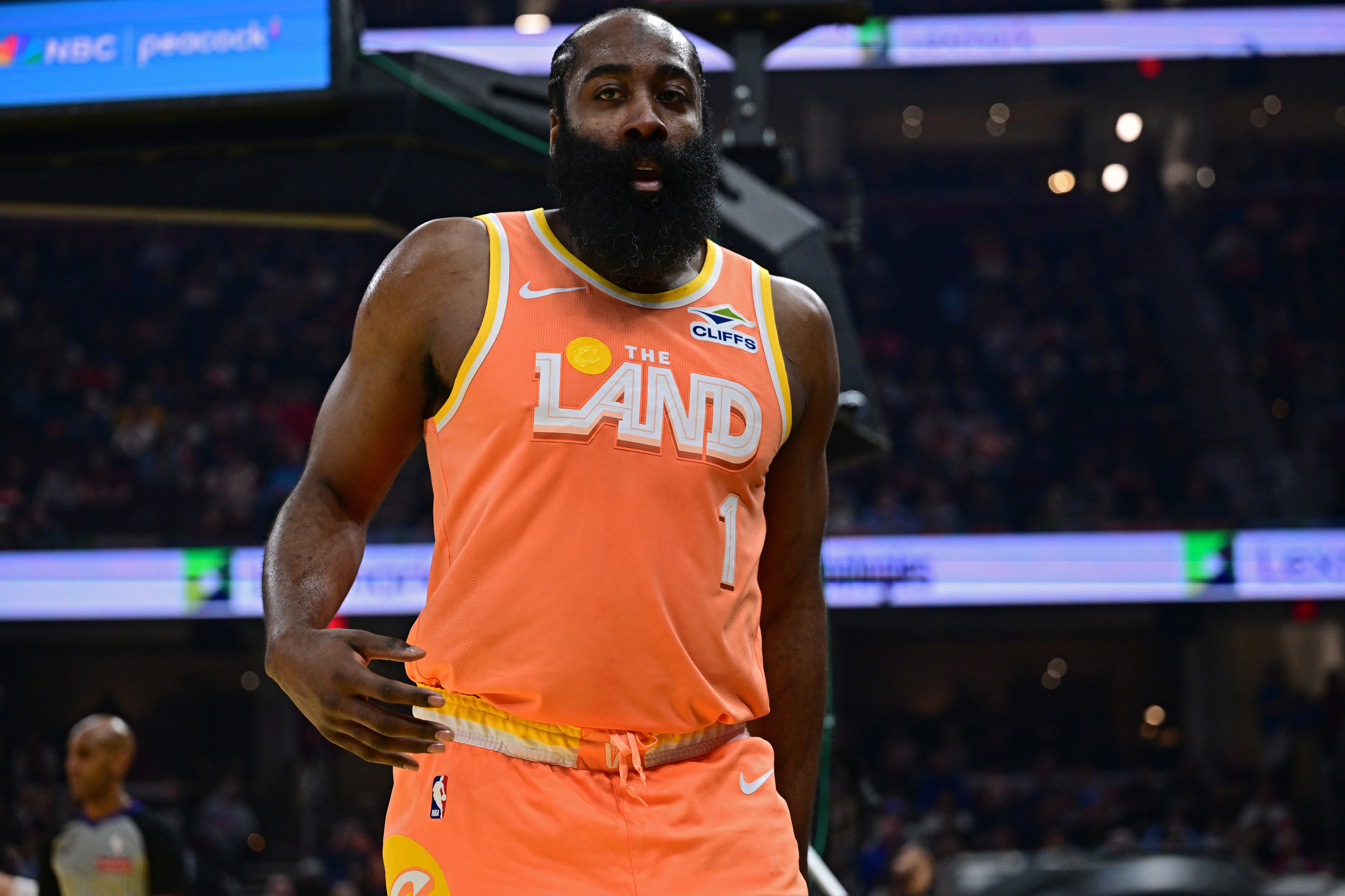 哈登生涯10+助攻场次达357场 超越詹姆斯独占历史第十