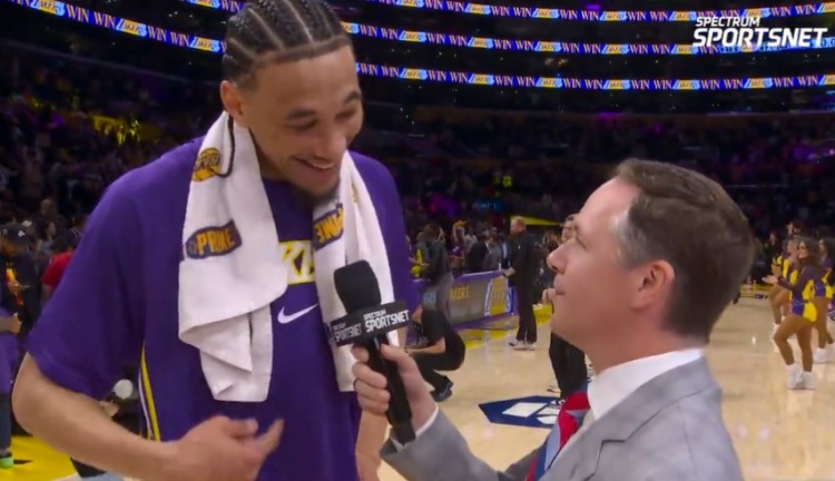 海斯三分命中率100%回应记者调侃 高效19分助湖人取胜