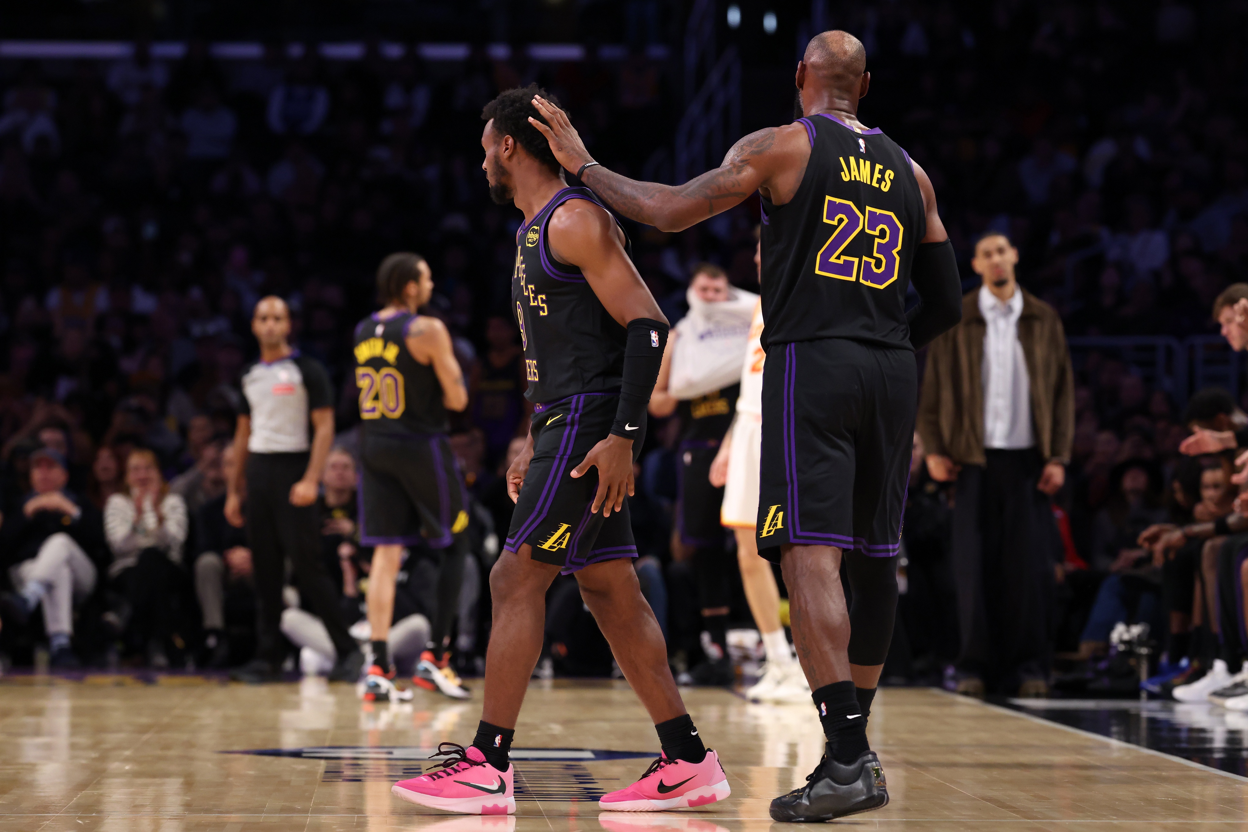 詹姆斯三双定调湖人轻取奇才 赛后重申赢家家族理念 詹姆斯三双定调湖人轻取奇才 赛后重申赢家家族理念