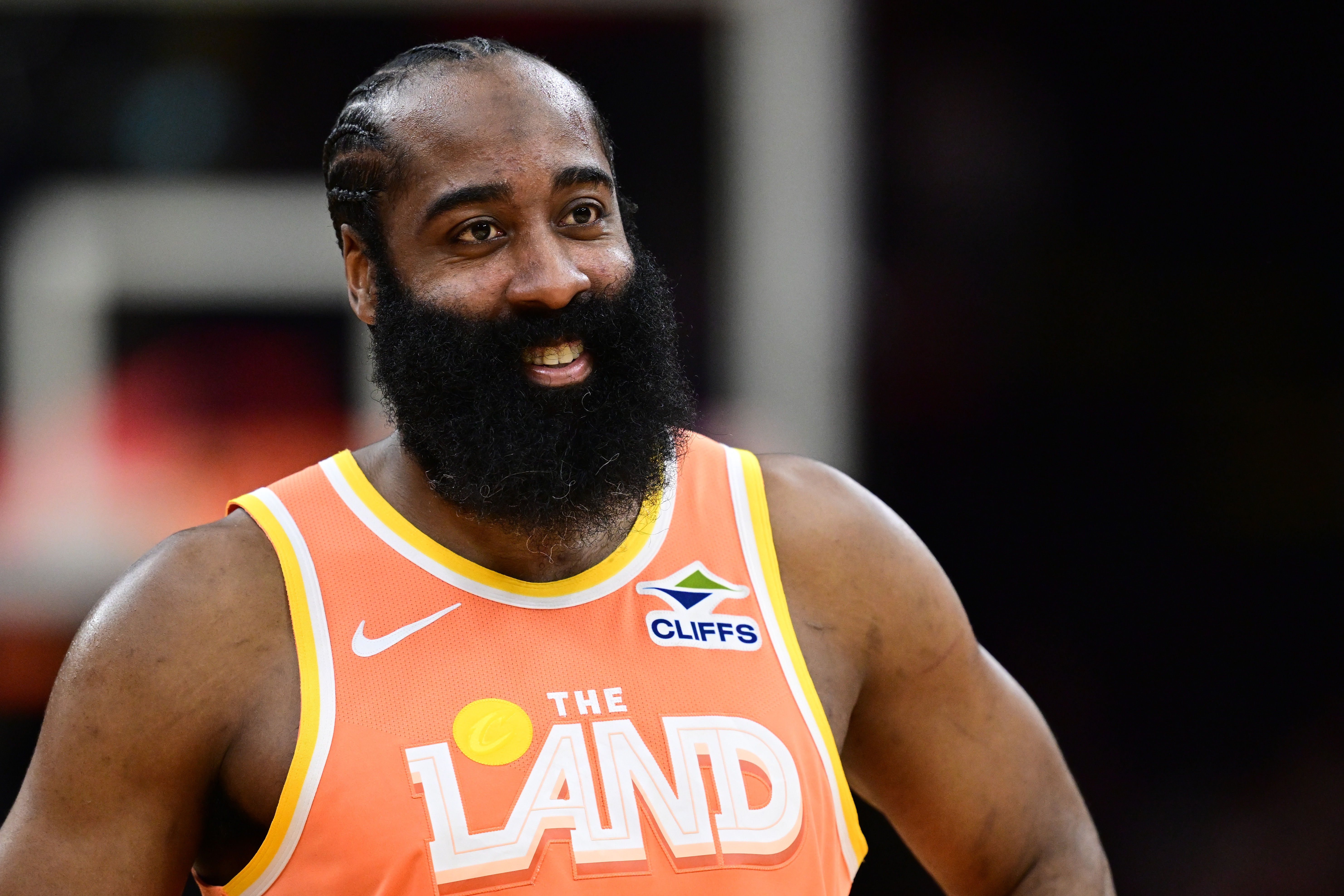 詹姆斯哈登第38次常规赛对决 湖人背靠背迎战骑士