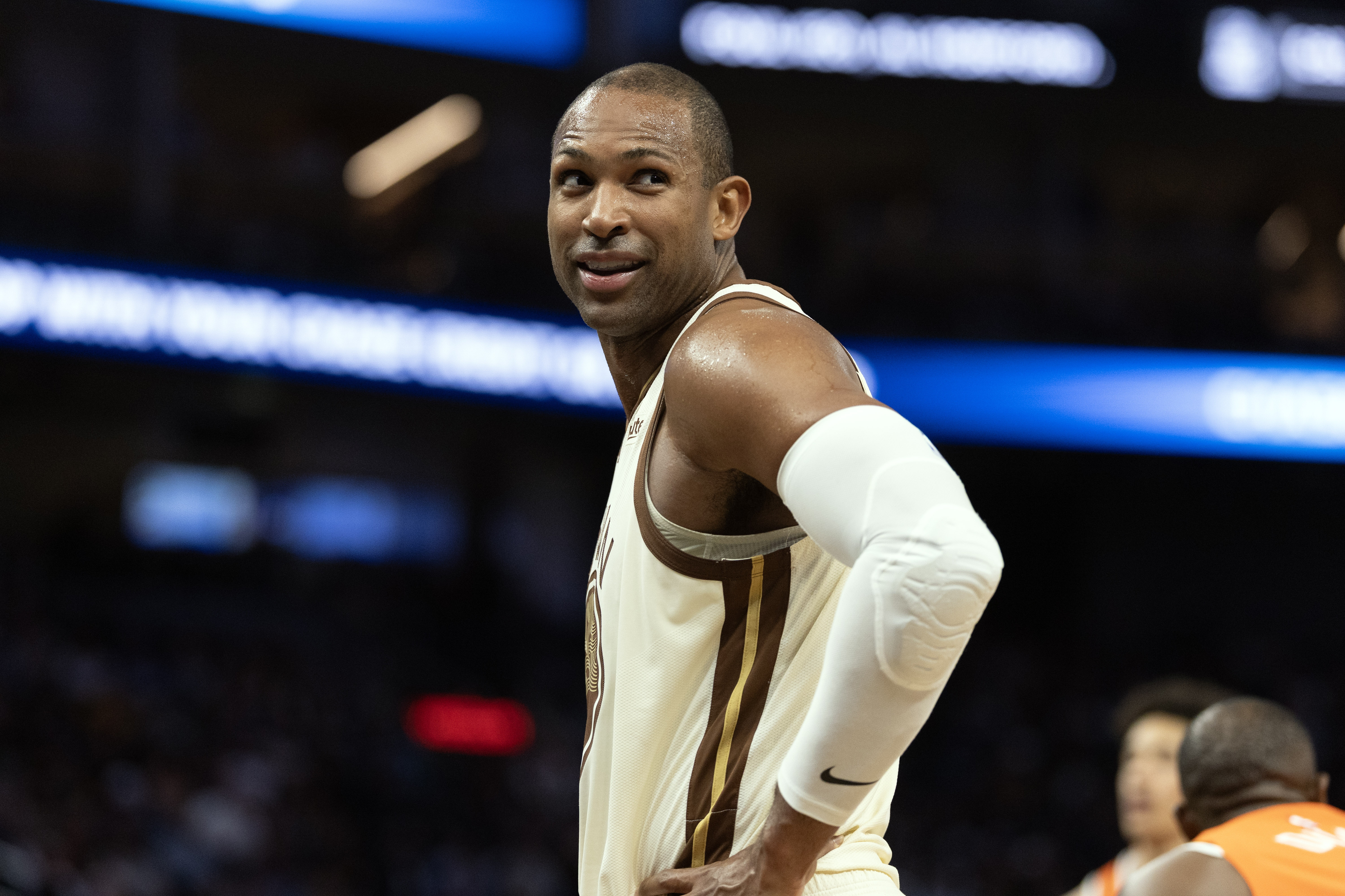 霍福德小腿伤情更新 目标附加赛前复出