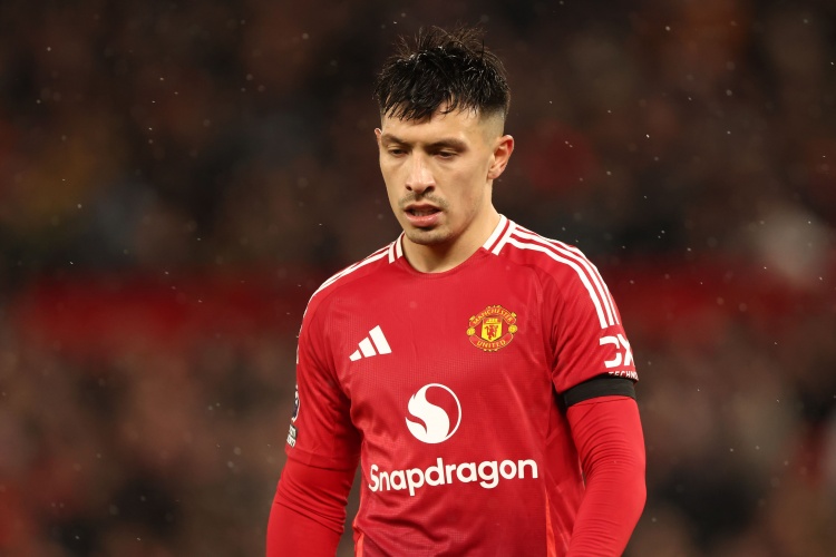 利桑德罗恢复室外训练 曼联后防告急催其复出 利桑德罗恢复室外训练 曼联后防告急催其复出