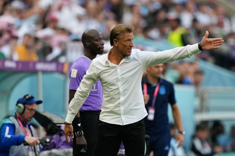 沙特主帅勒纳尔帅位悬疑 本人未获下课通知