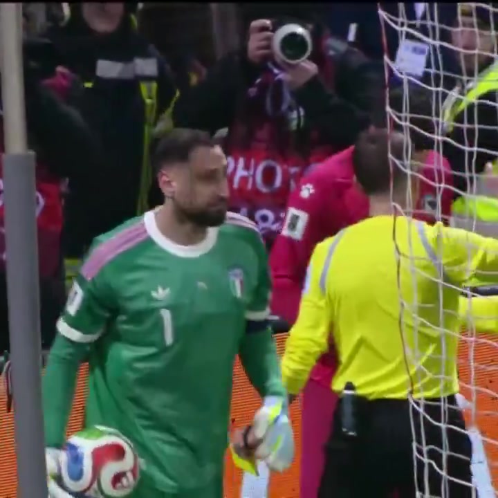 多纳鲁马抢撕波黑门将点球小抄 冲突频发意大利点球出局