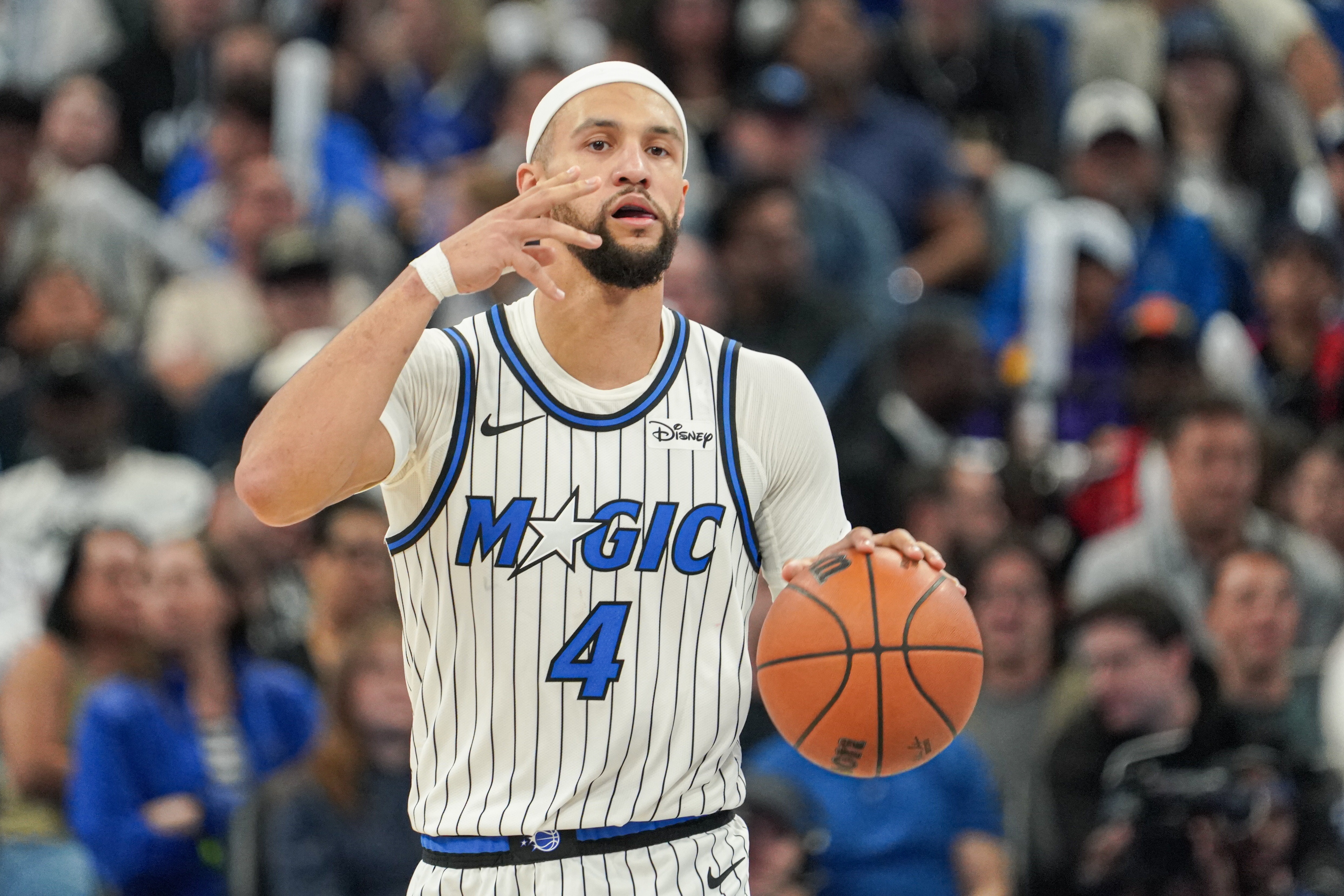 东契奇42+12力压杜伦31分 当选单日最佳球员