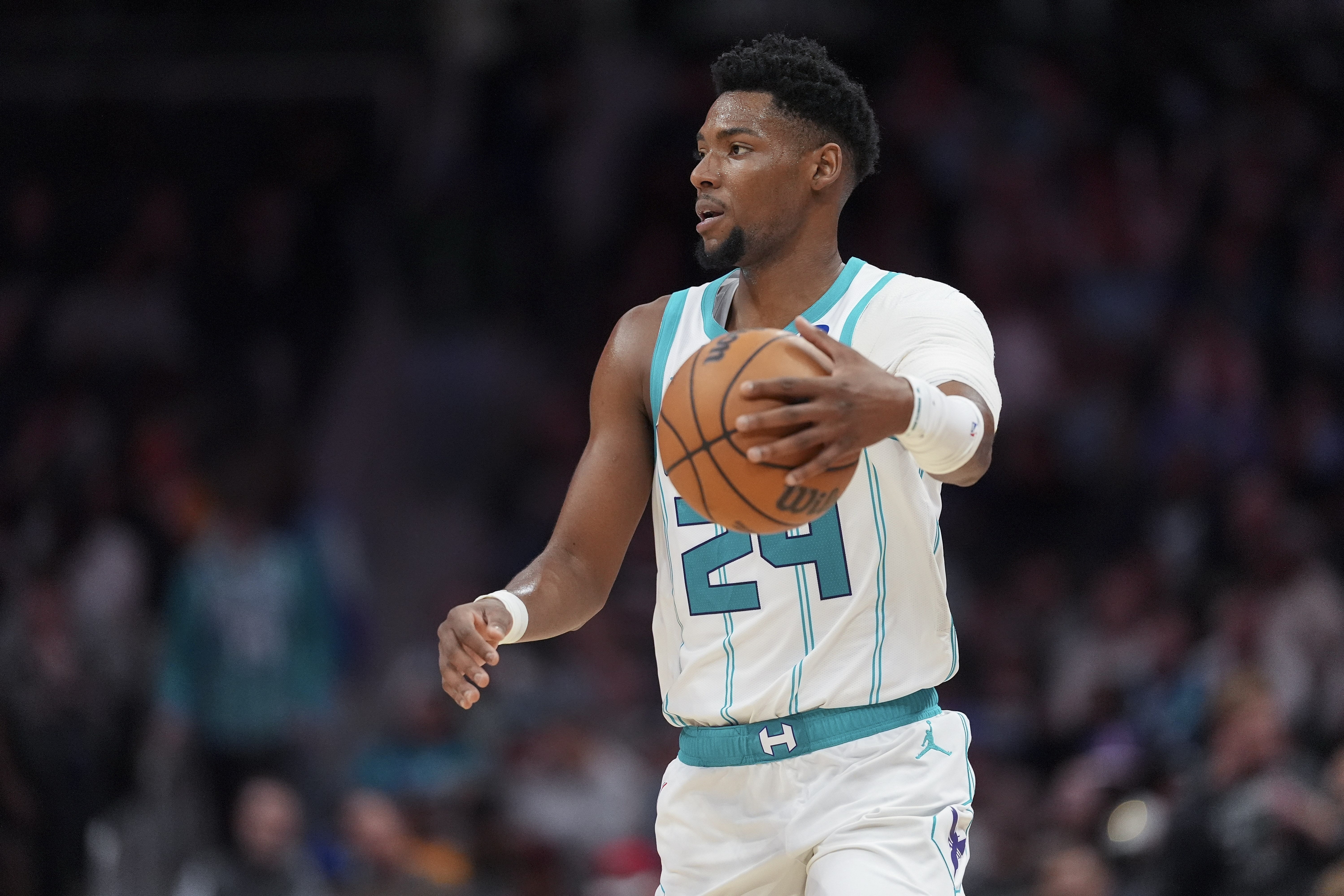 东契奇42+12力压杜伦31分 当选单日最佳球员