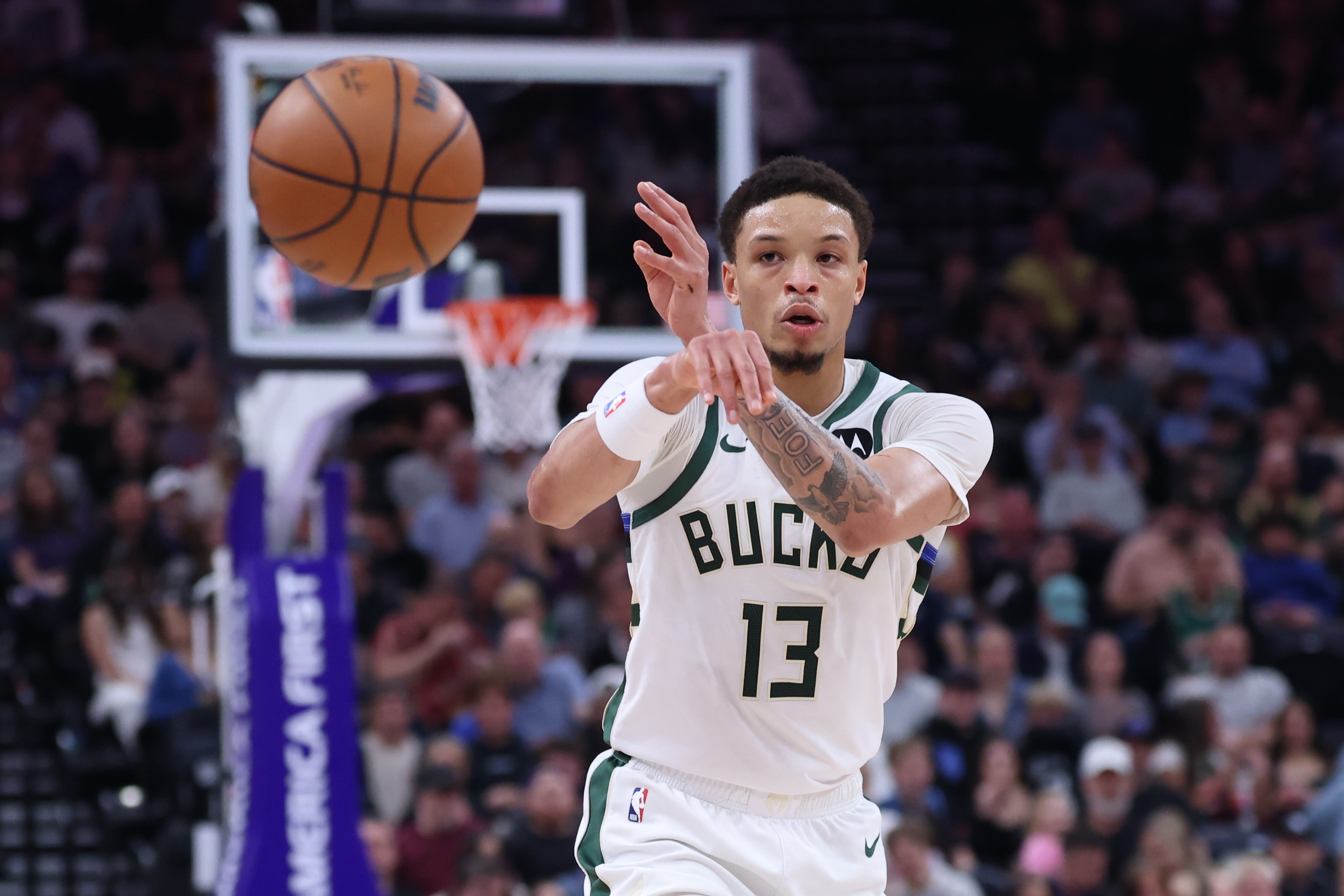 东契奇42+12力压杜伦31分 当选单日最佳球员