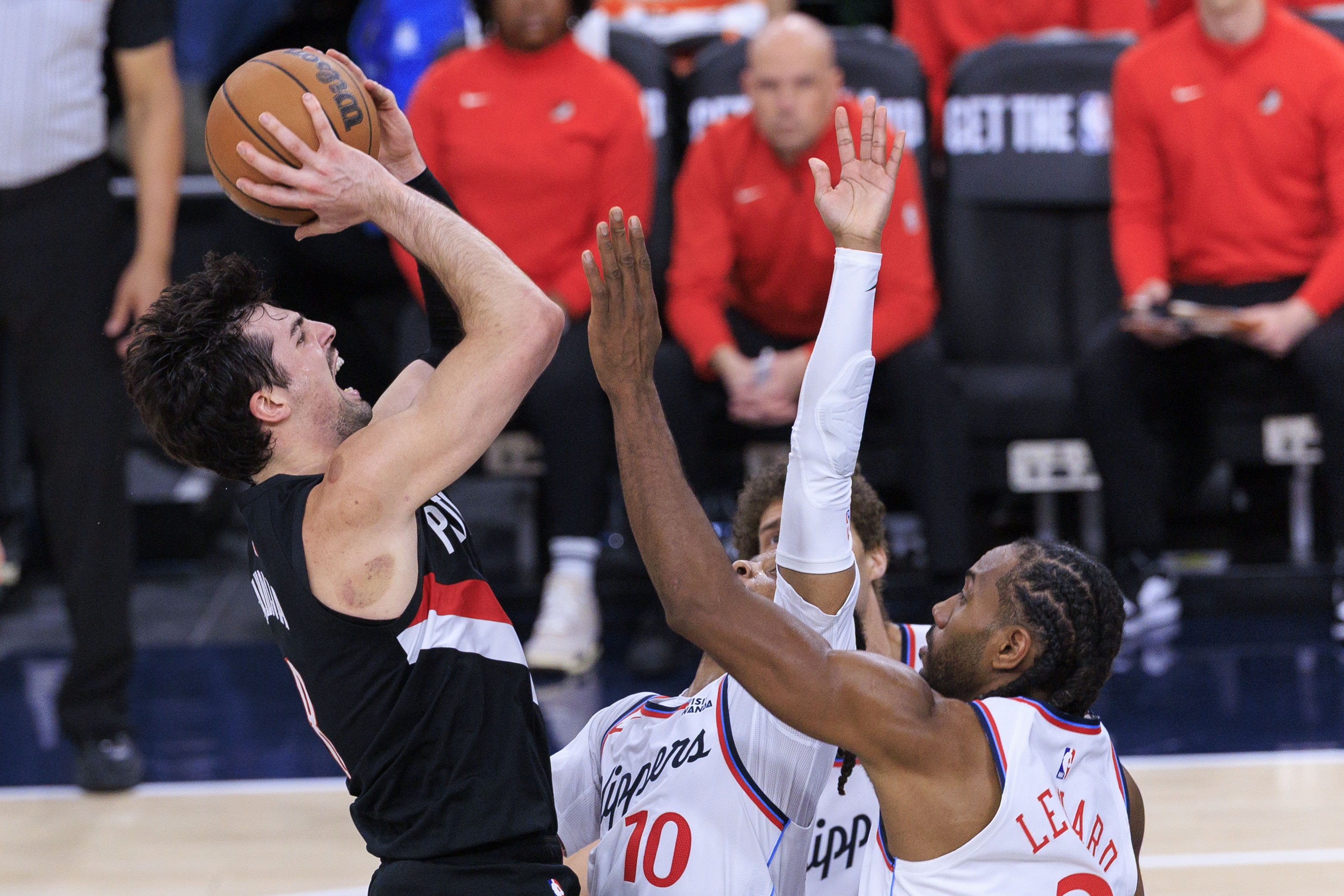 开拓者客场力克快船 西部第八卡位战悬念陡增