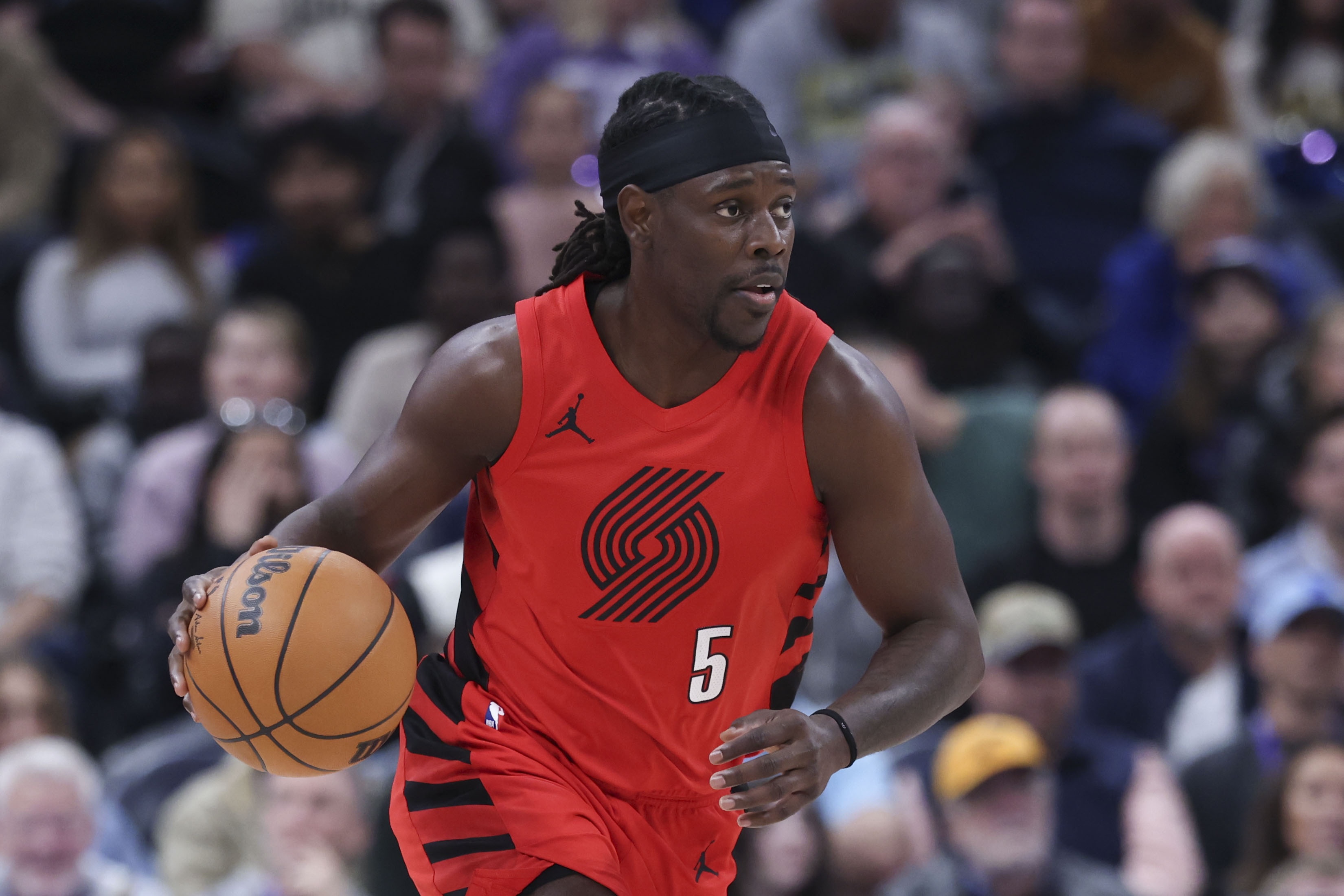 霍勒迪三分15中7轰30分 开拓者末节发力击沉快船