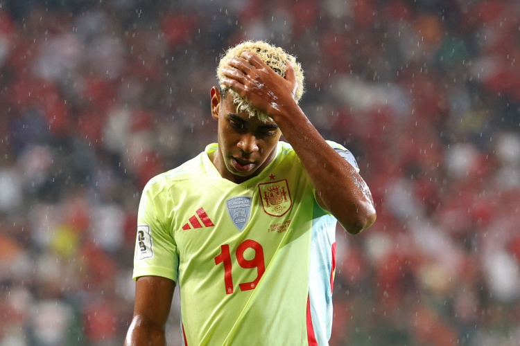 西班牙友谊赛闷平埃及 德拉富恩特轮换十人仅亚马尔连场首发