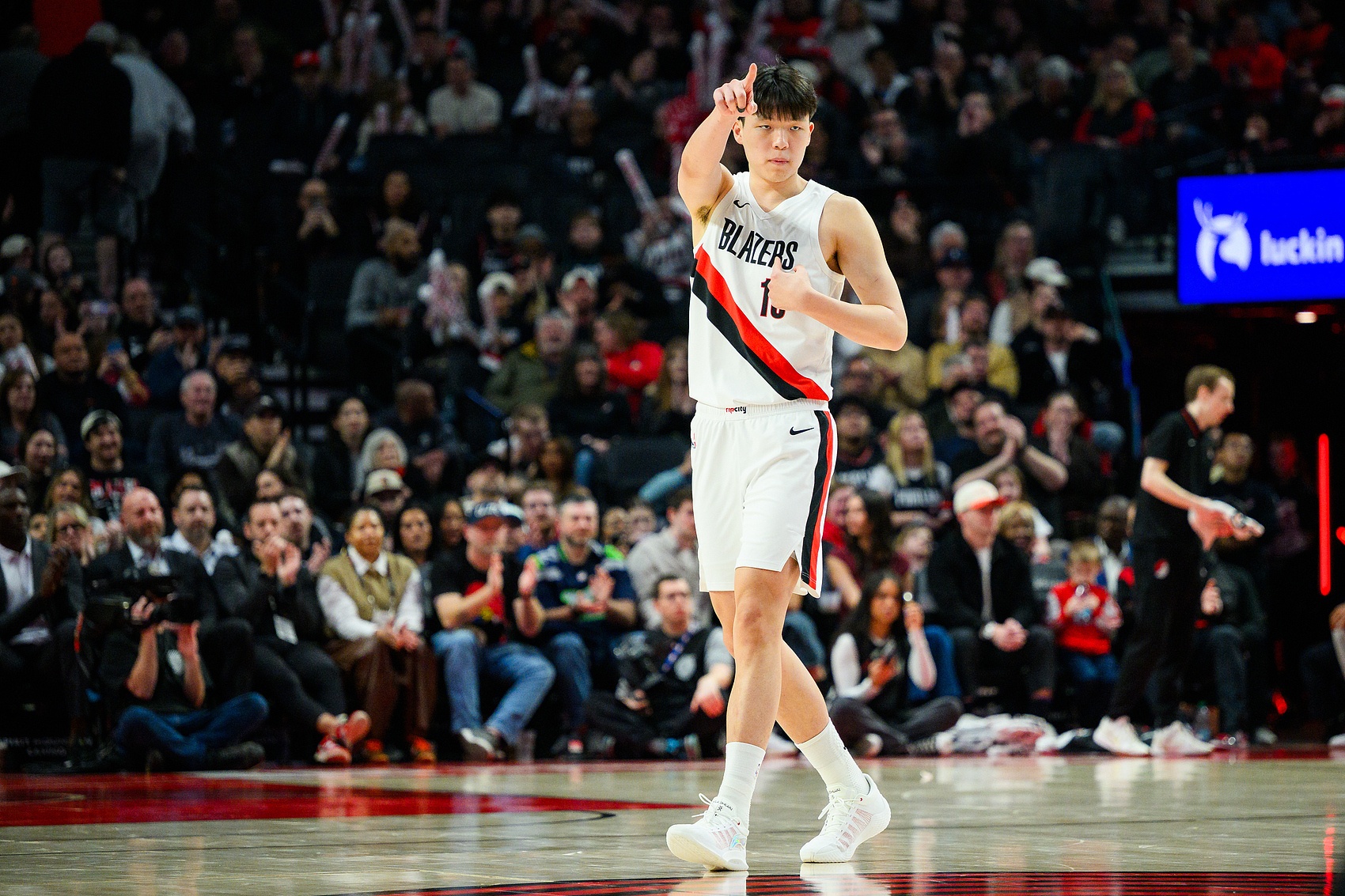 开拓者违规接触杨瀚森遭联盟重罚 球队主动报告接受裁决