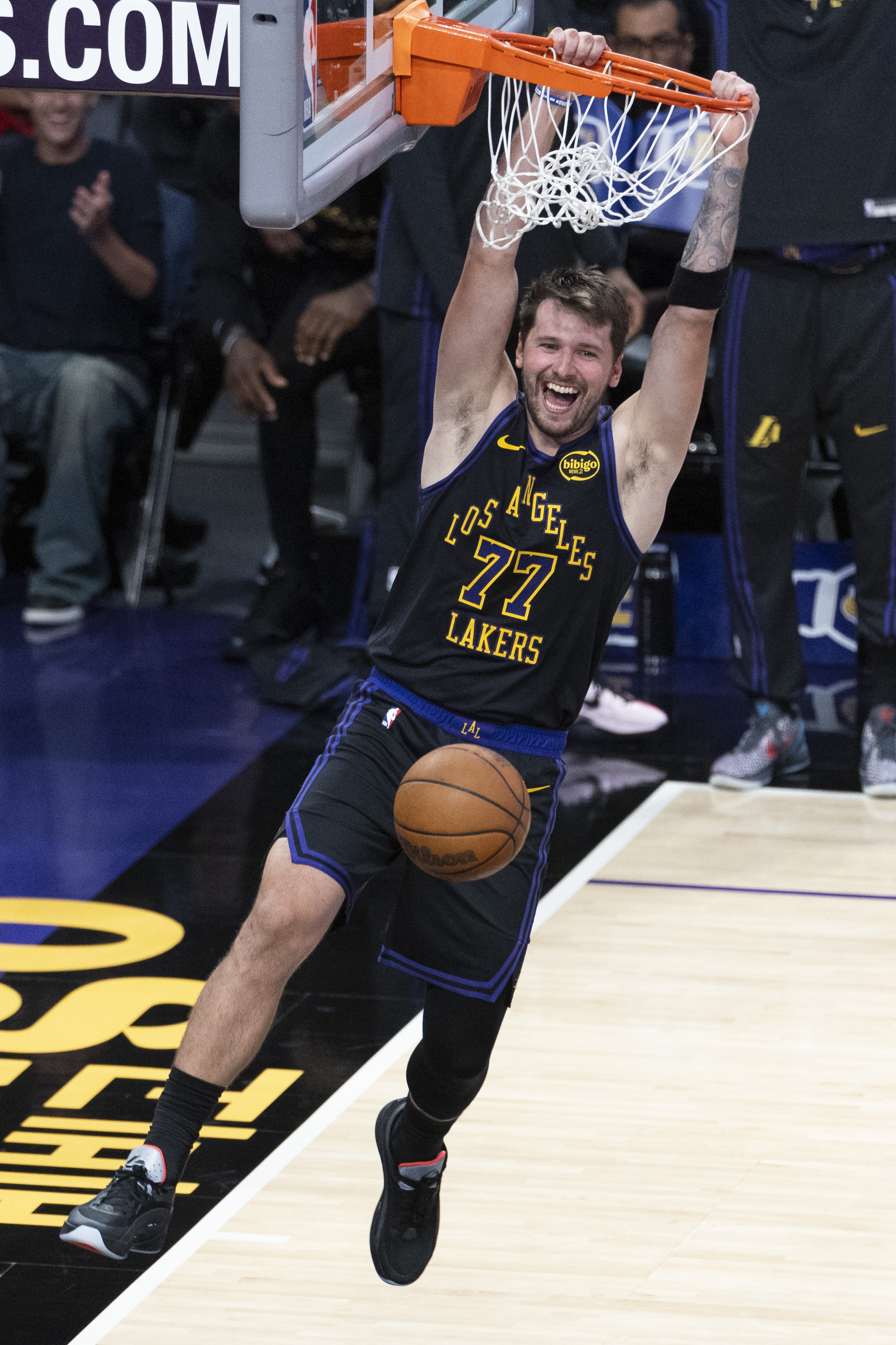 东契奇攻防数据颠覆刻板印象 湖人净效率证其MVP价值 东契奇攻防数据颠覆刻板印象 湖人净效率证其MVP价值