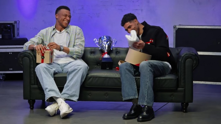 阿什拉夫访谈获赠奖杯与毛巾 非洲杯争议事件再成焦点