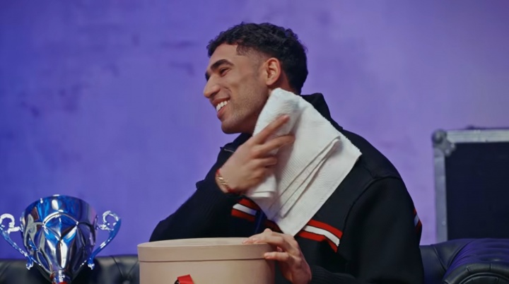 阿什拉夫访谈获赠奖杯与毛巾 非洲杯争议事件再成焦点