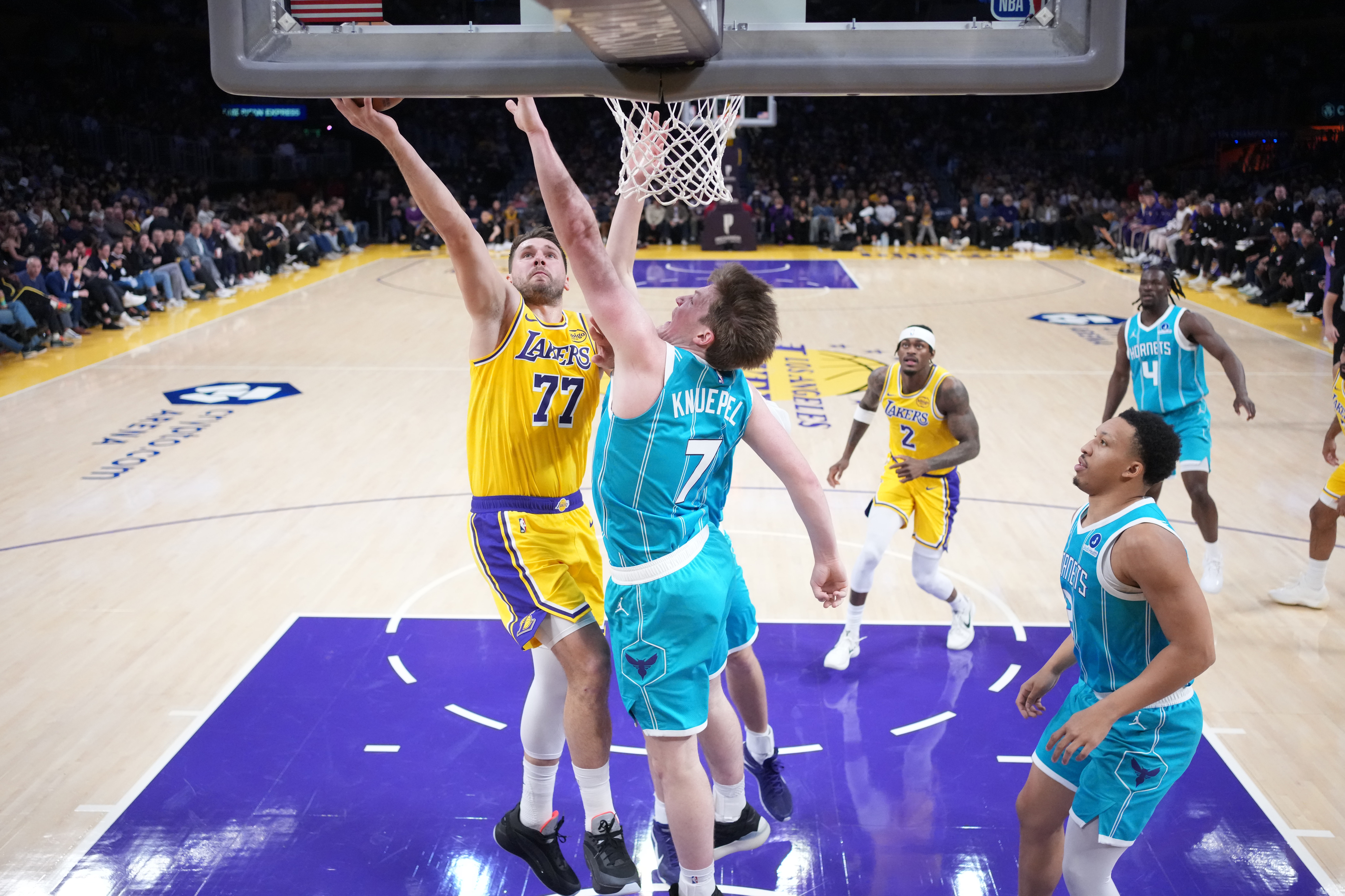 克尼佩尔三分总数破队史登顶联盟 东契奇253记紧追 克尼佩尔三分总数破队史登顶联盟 东契奇253记紧追