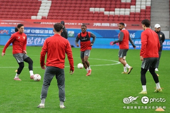 海港战前确认国脚全员归队 仅李新翔一人伤缺