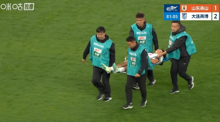 泰山英博连损两将 杨铭锐毛伟杰先后伤退 泰山英博连损两将 杨铭锐毛伟杰先后伤退