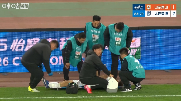 泰山英博连损两将 杨铭锐毛伟杰先后伤退 泰山英博连损两将 杨铭锐毛伟杰先后伤退