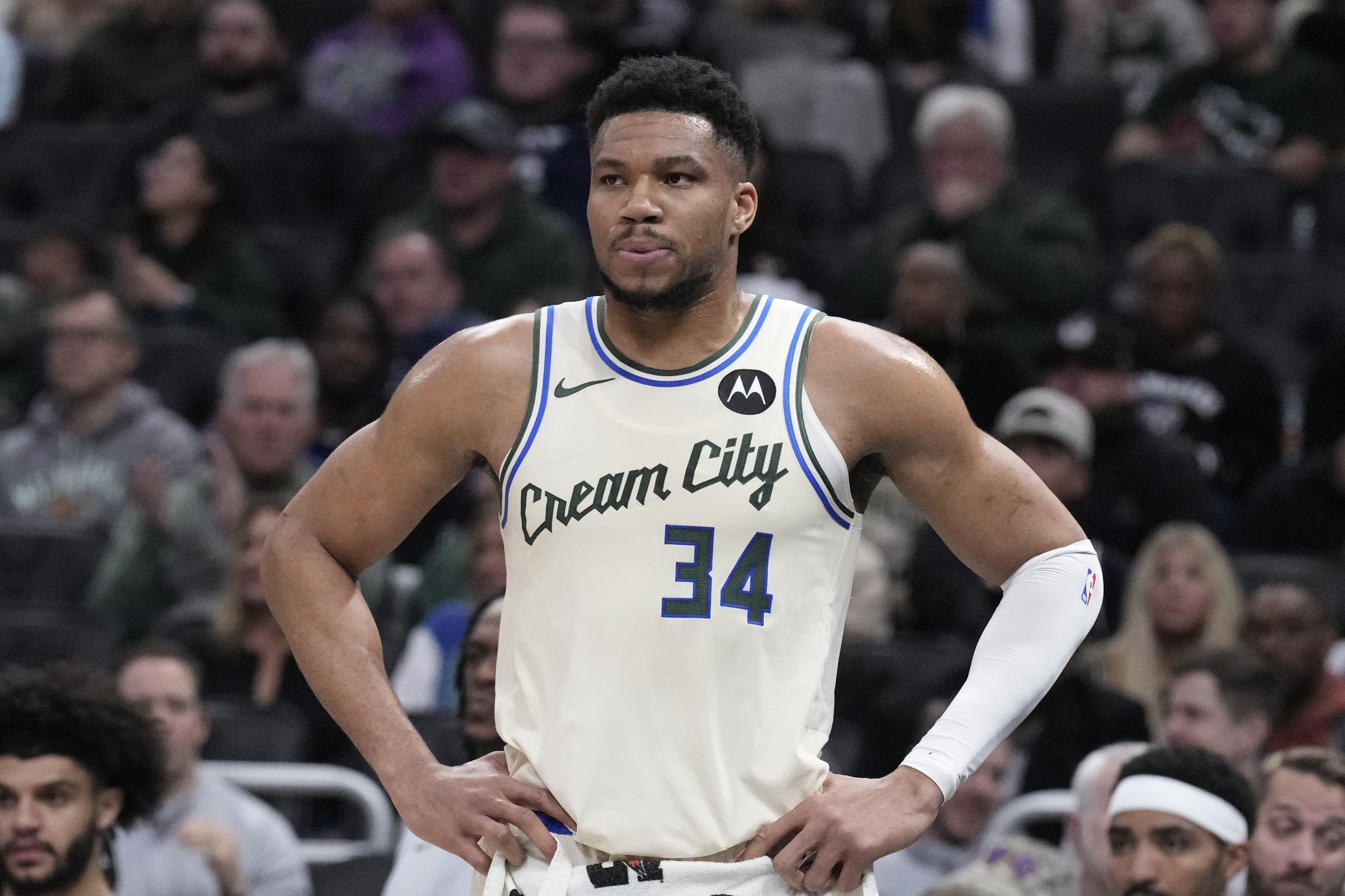 字母哥公开炮轰雄鹿轮休决定 联盟介入调查伤情陈述矛盾