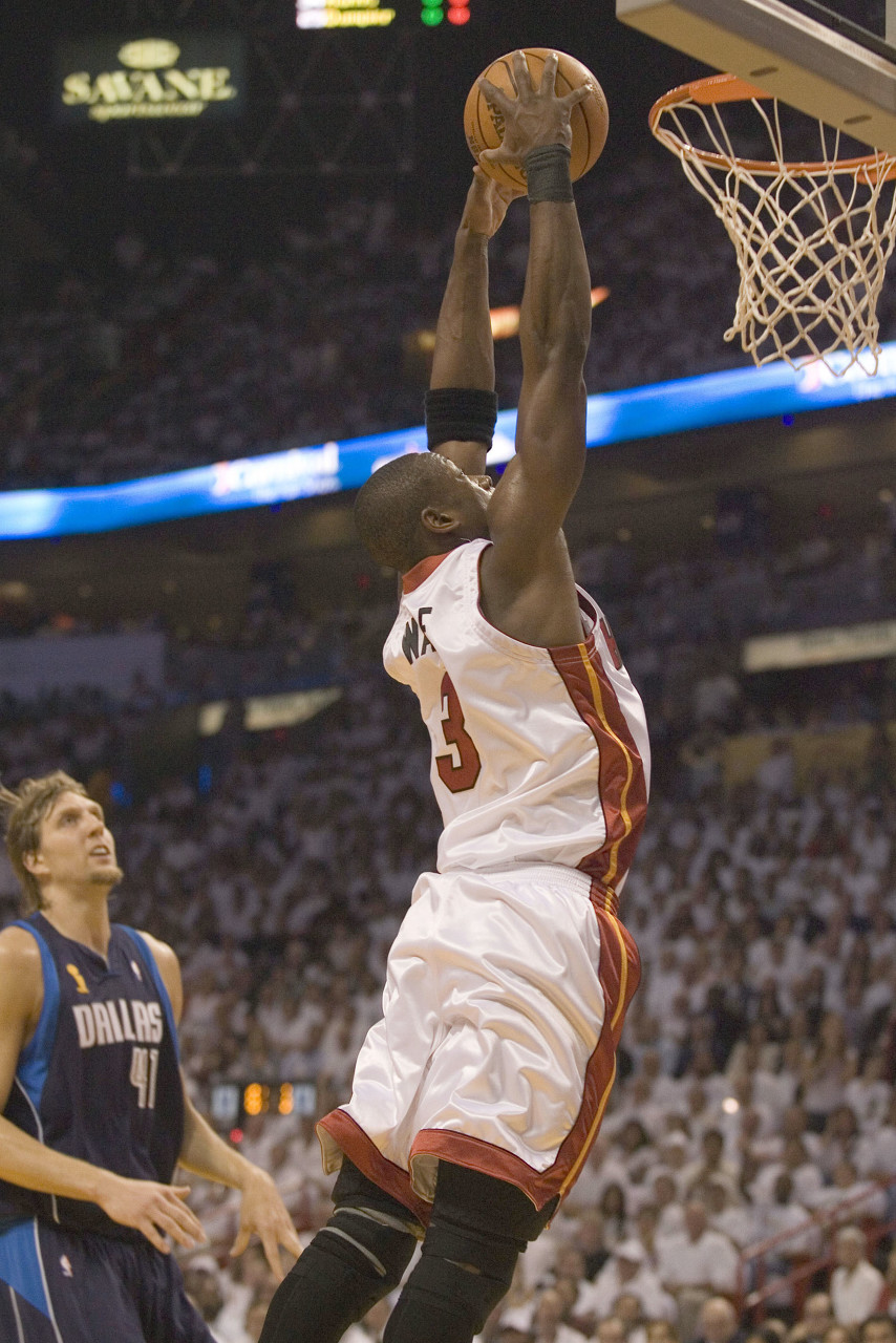 贝弗利对比巅峰韦德哈登 列十一项数据称18哈登全面胜出