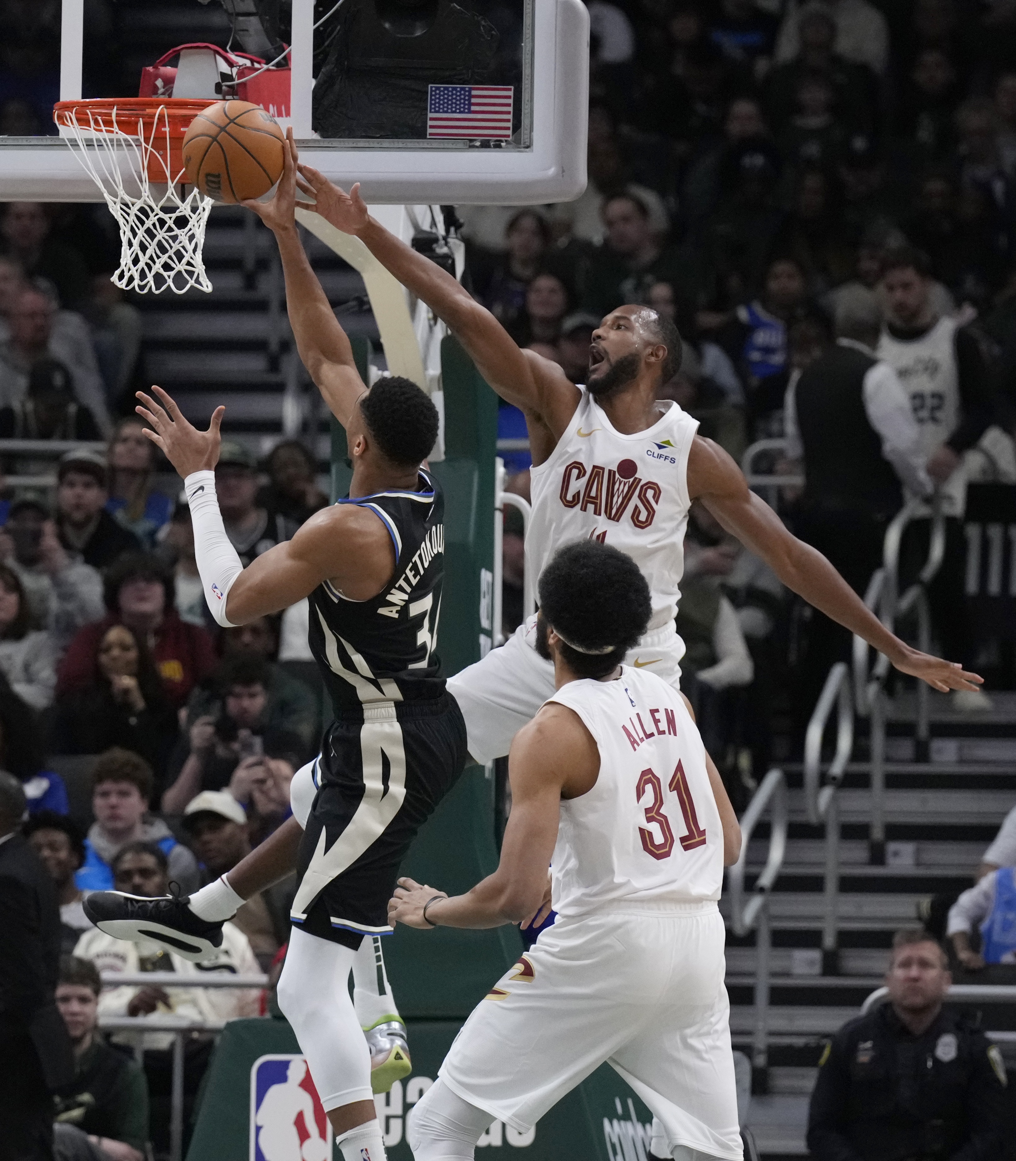 费尔顿直言骑士内线硬度不足 首轮若遇老鹰看好哈登高效发挥