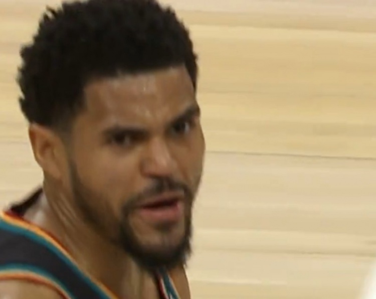 哈里斯反戈旧主 76人跌入附加赛区