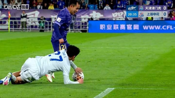 津门虎反击受阻 陈晋一倒地手拨球引争议