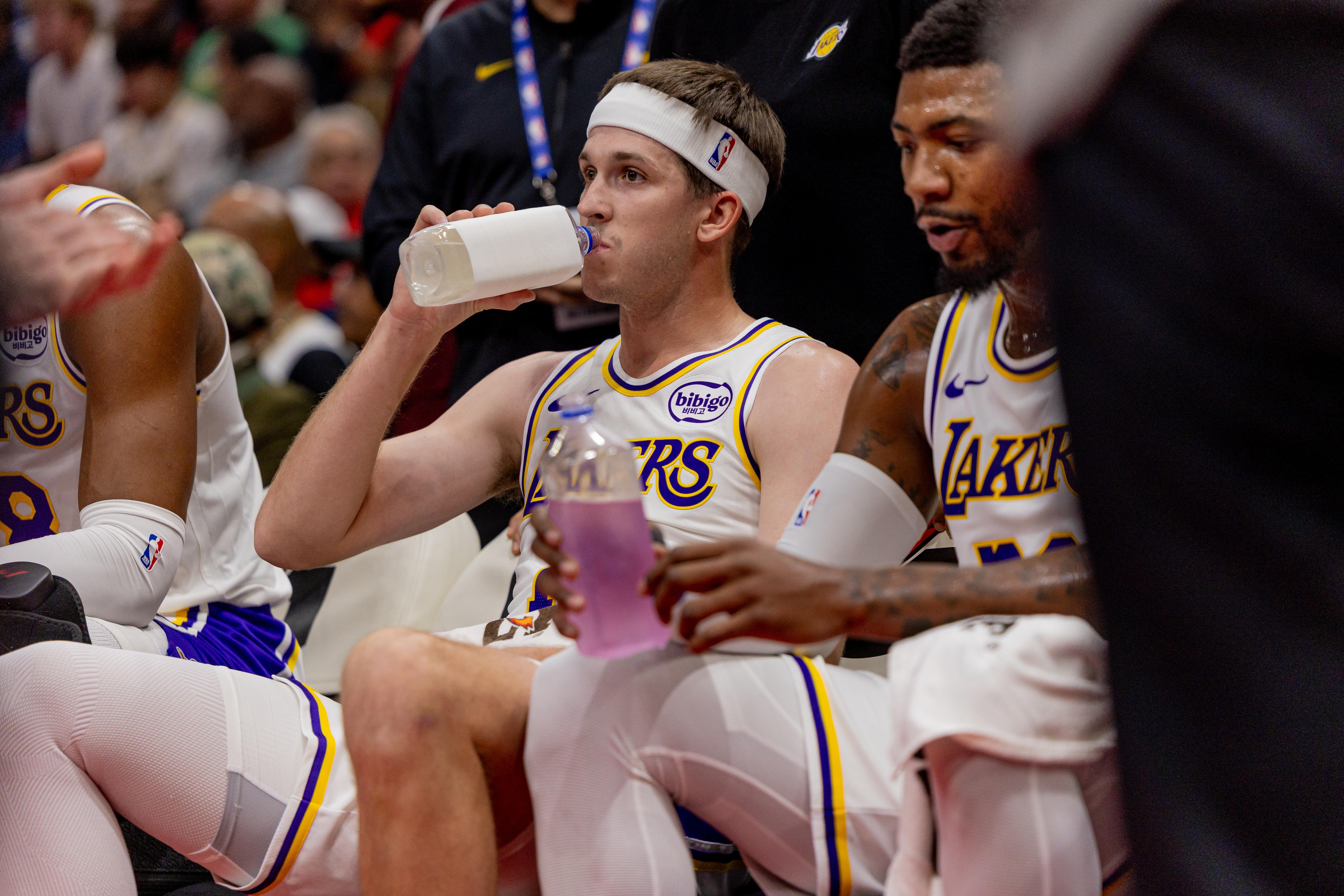 东契奇赴欧接受再生疗法治疗腿筋 湖人季后赛前景蒙上阴影 东契奇赴欧接受再生疗法治疗腿筋 湖人季后赛前景蒙上阴影