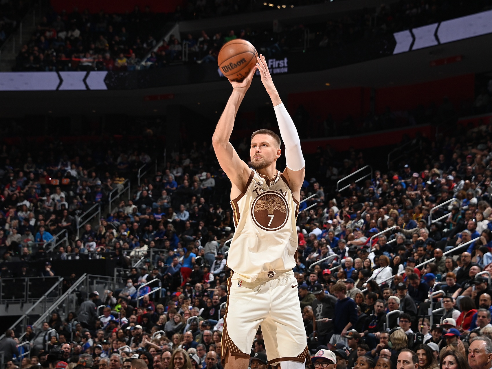 库里复盘波津犯规困局 称其空间价值在包夹时显现