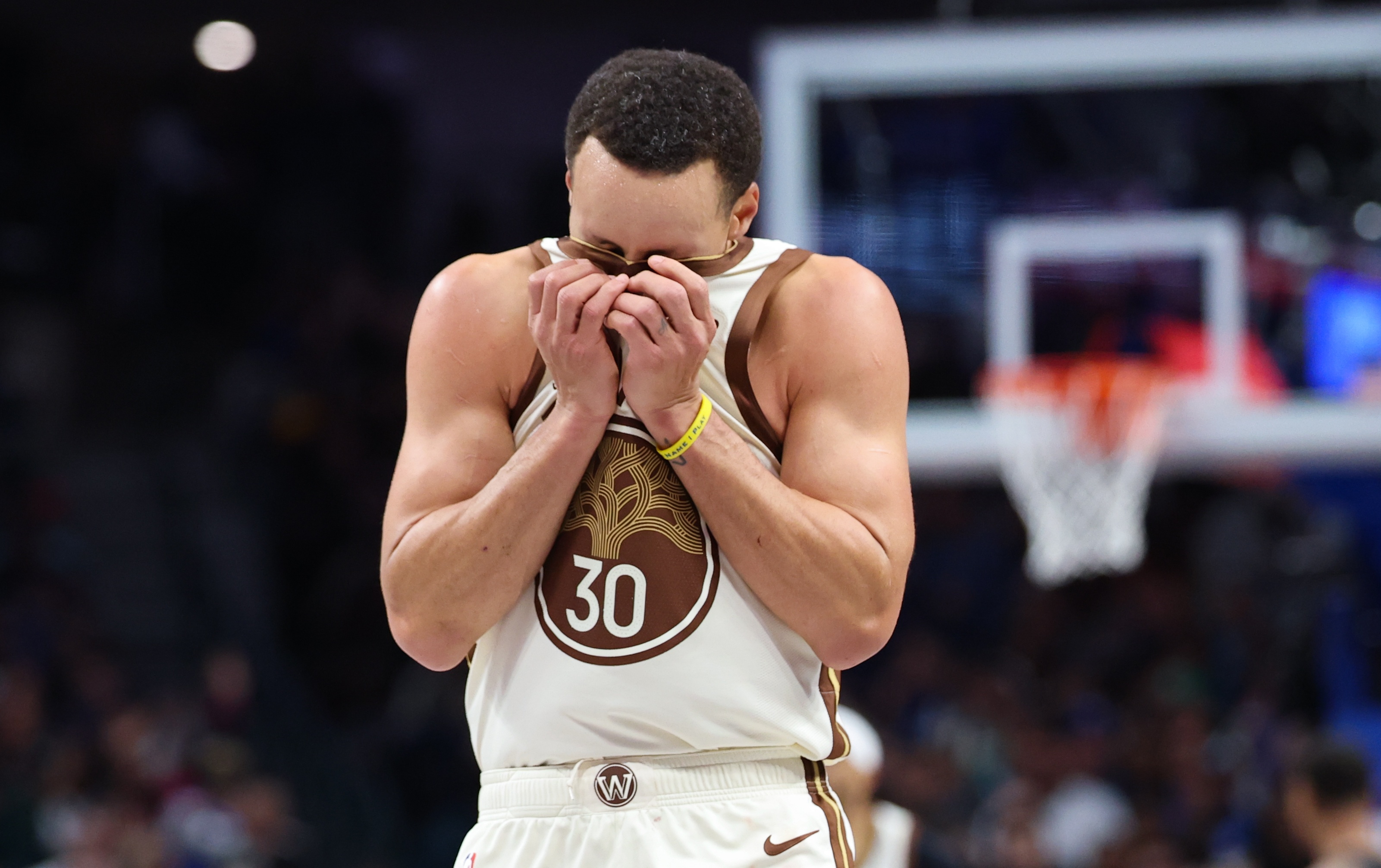 库里常规赛末段复出 勇士季后赛前景与选秀资产陷两难