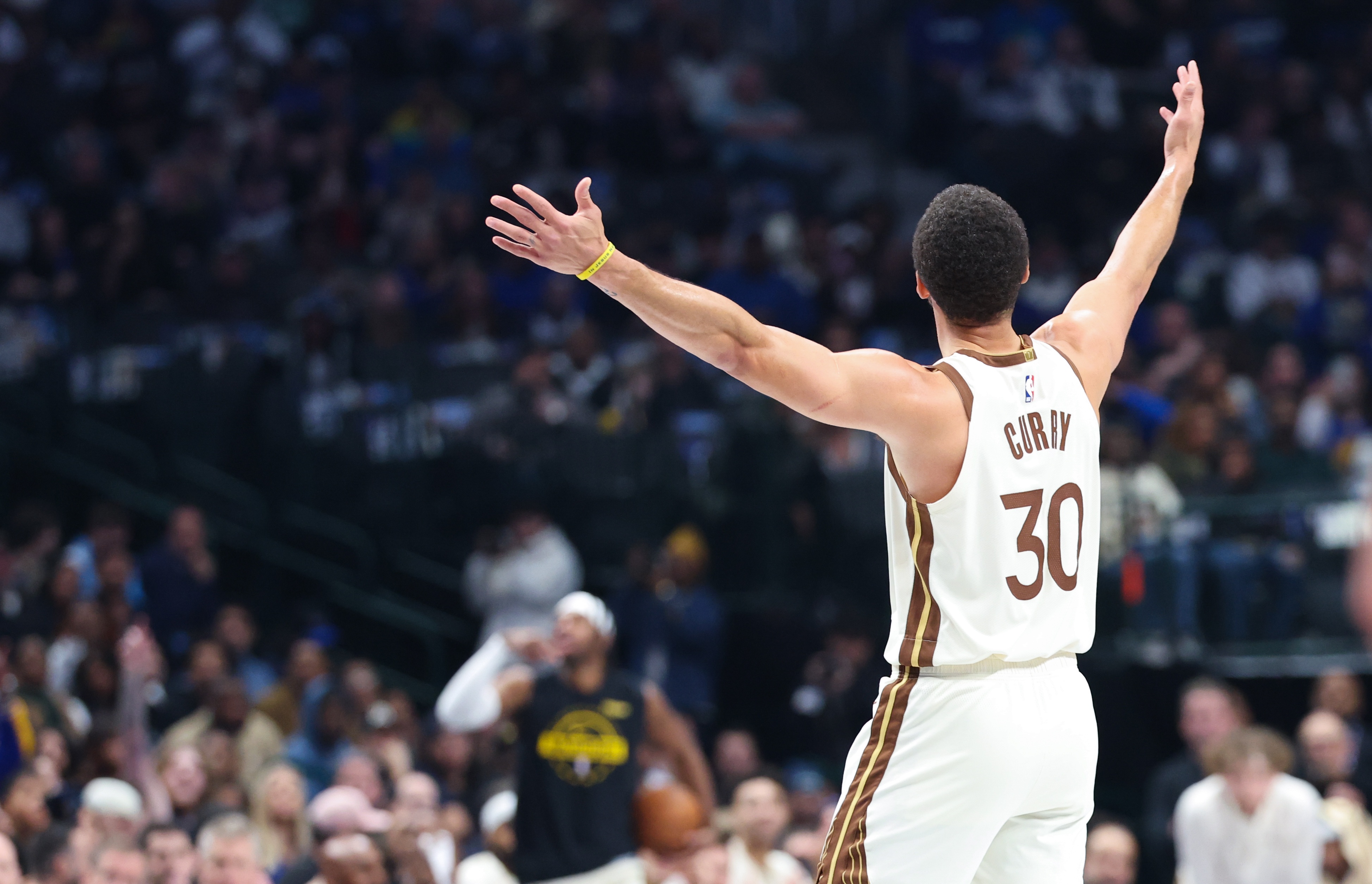 库里常规赛末段复出 勇士季后赛前景与选秀资产陷两难 库里常规赛末段复出 勇士季后赛前景与选秀资产陷两难