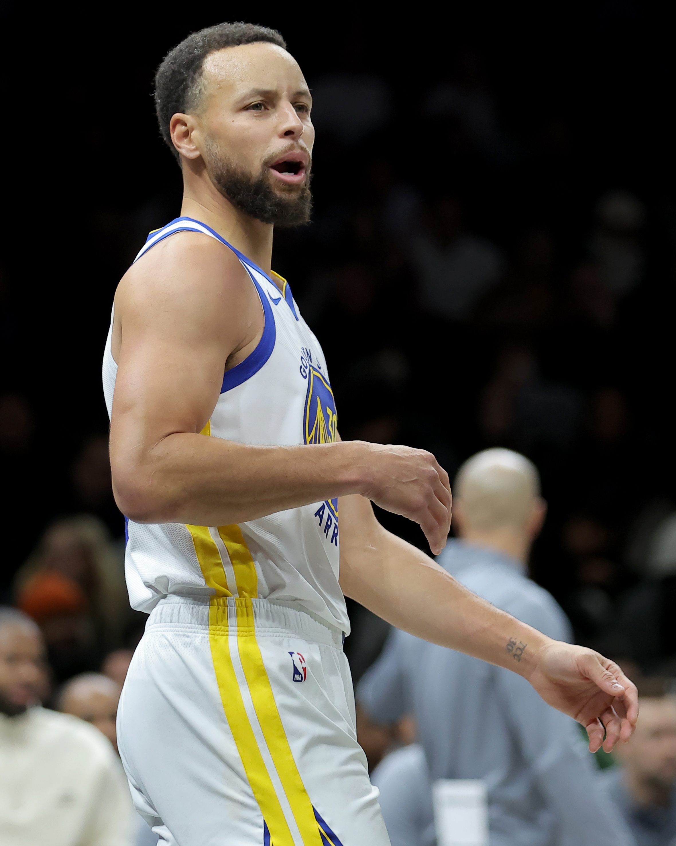 库里常规赛末段复出 勇士季后赛前景与选秀资产陷两难 库里常规赛末段复出 勇士季后赛前景与选秀资产陷两难