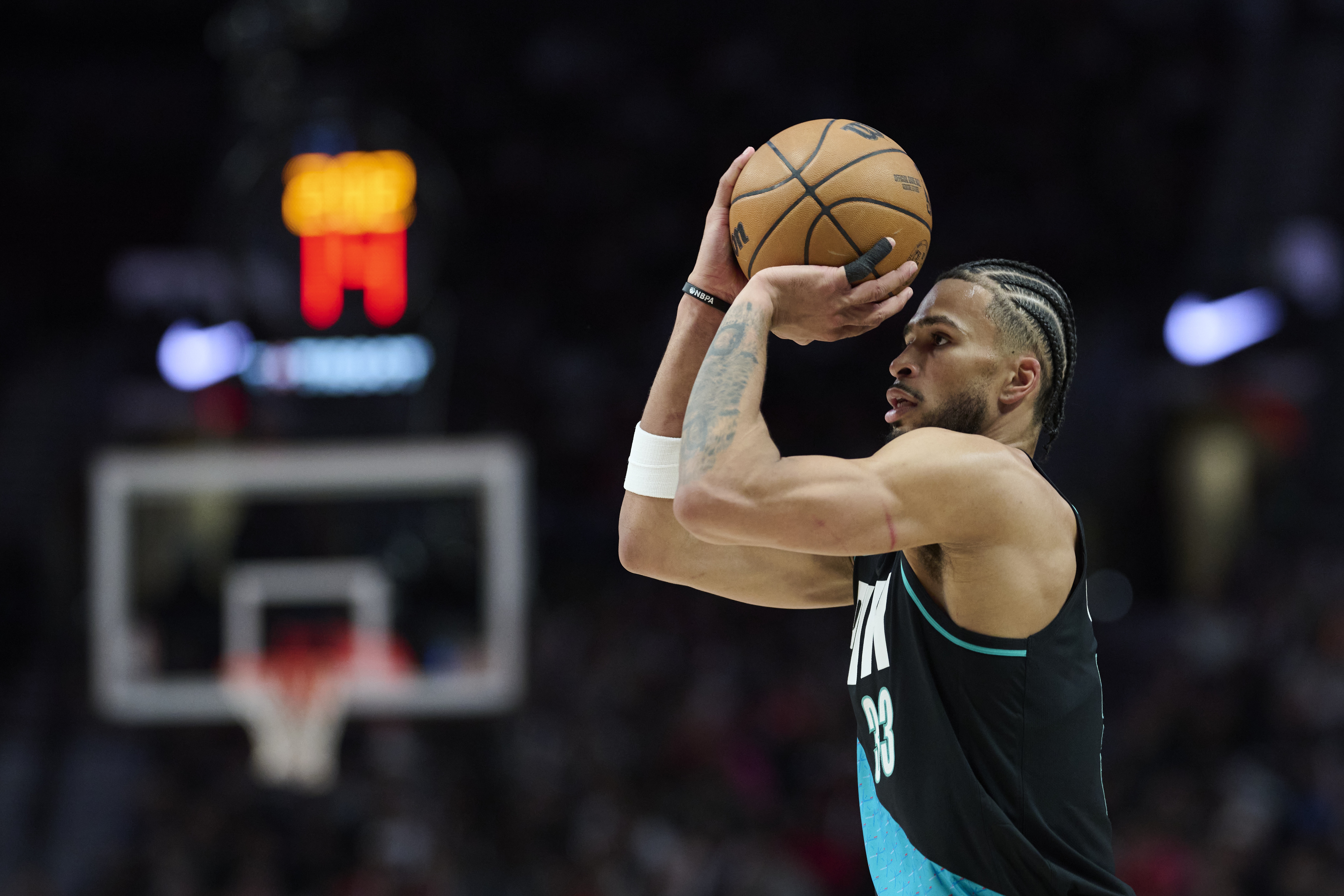 卡马拉半场三分8中6轰20分 开拓者领先掘金14分