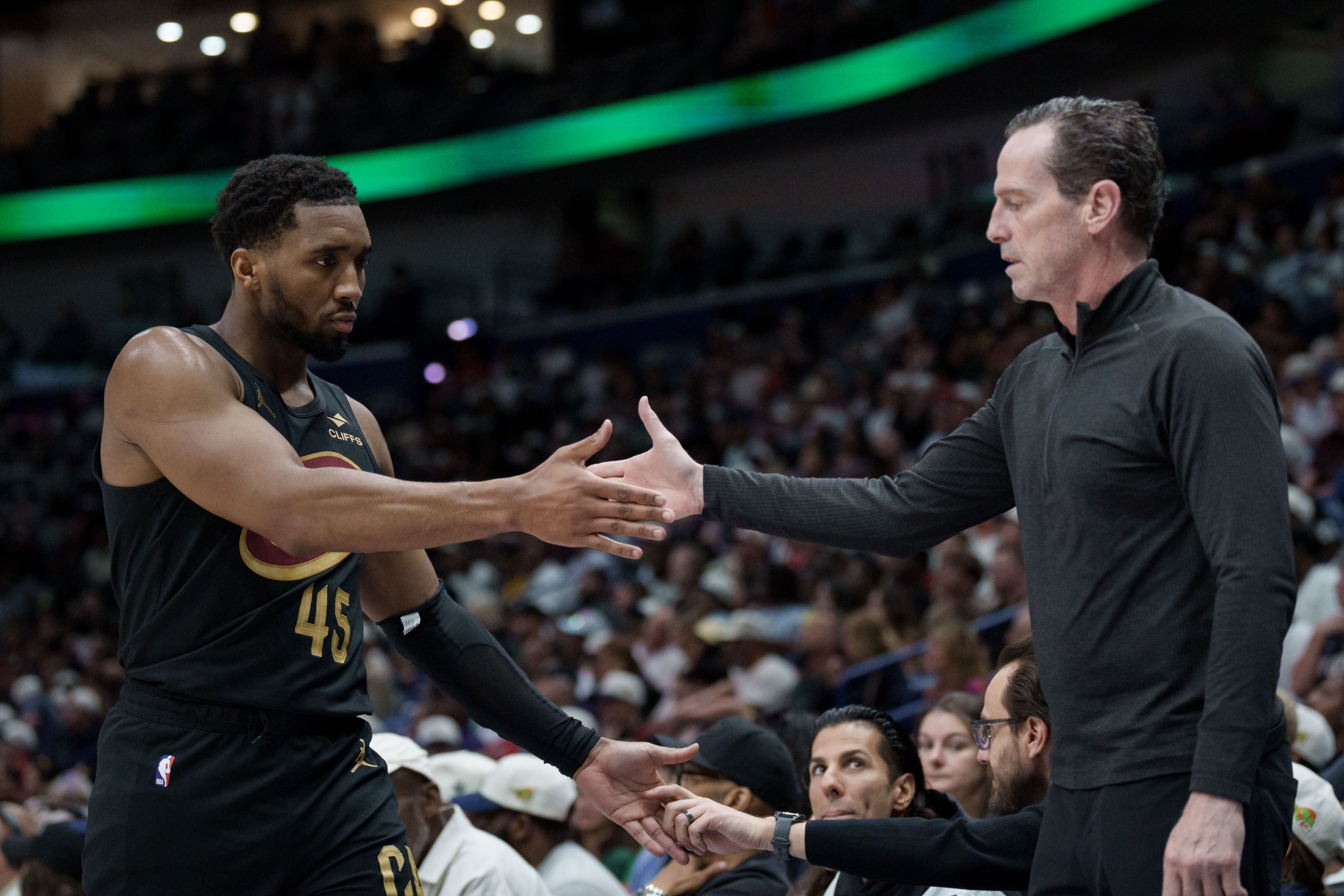 骑士客场逆转灰熊取赛季50胜 阿特金森盛赞阵容深度