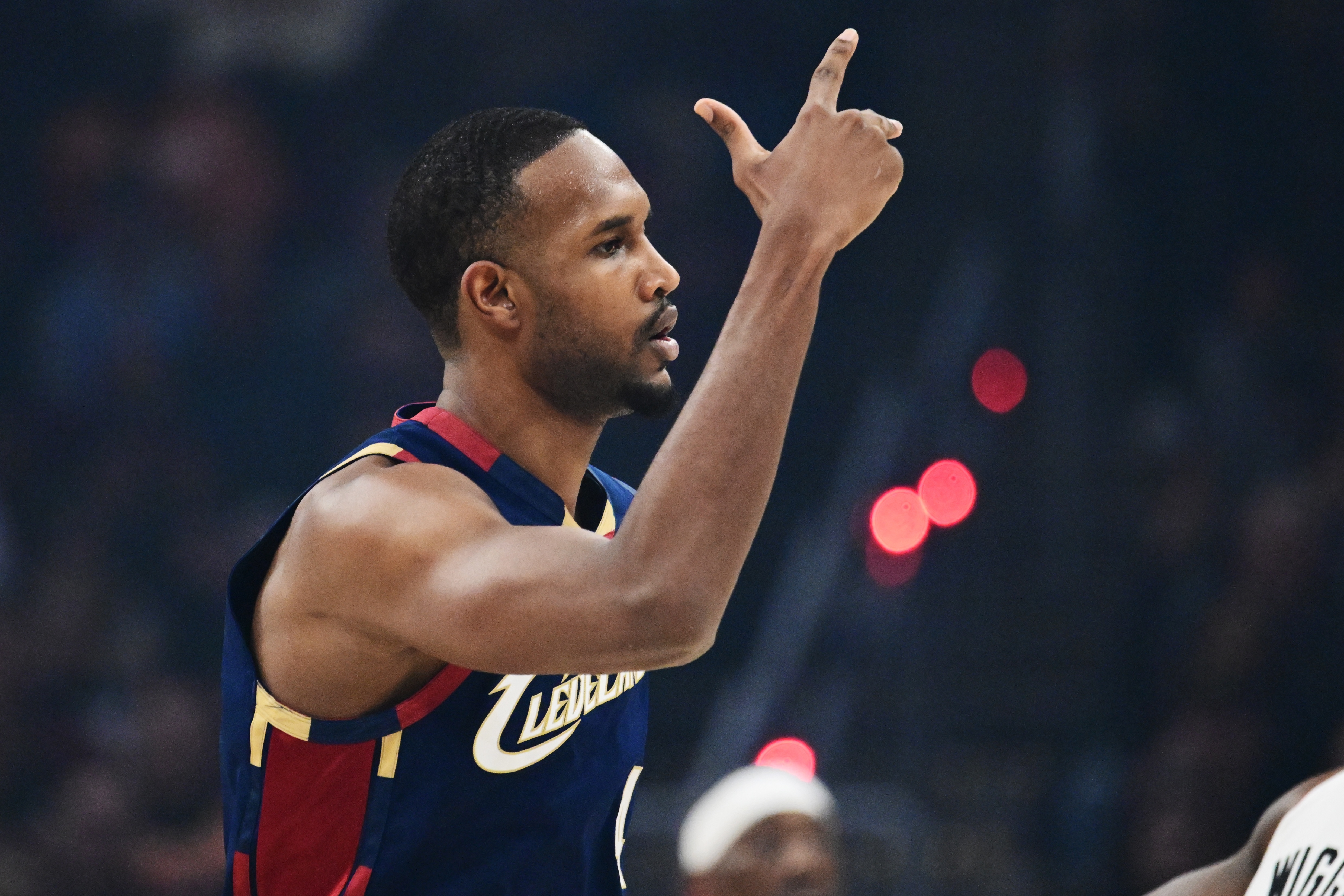 莫布里末节百分百命中率独取10分 骑士轻取灰熊