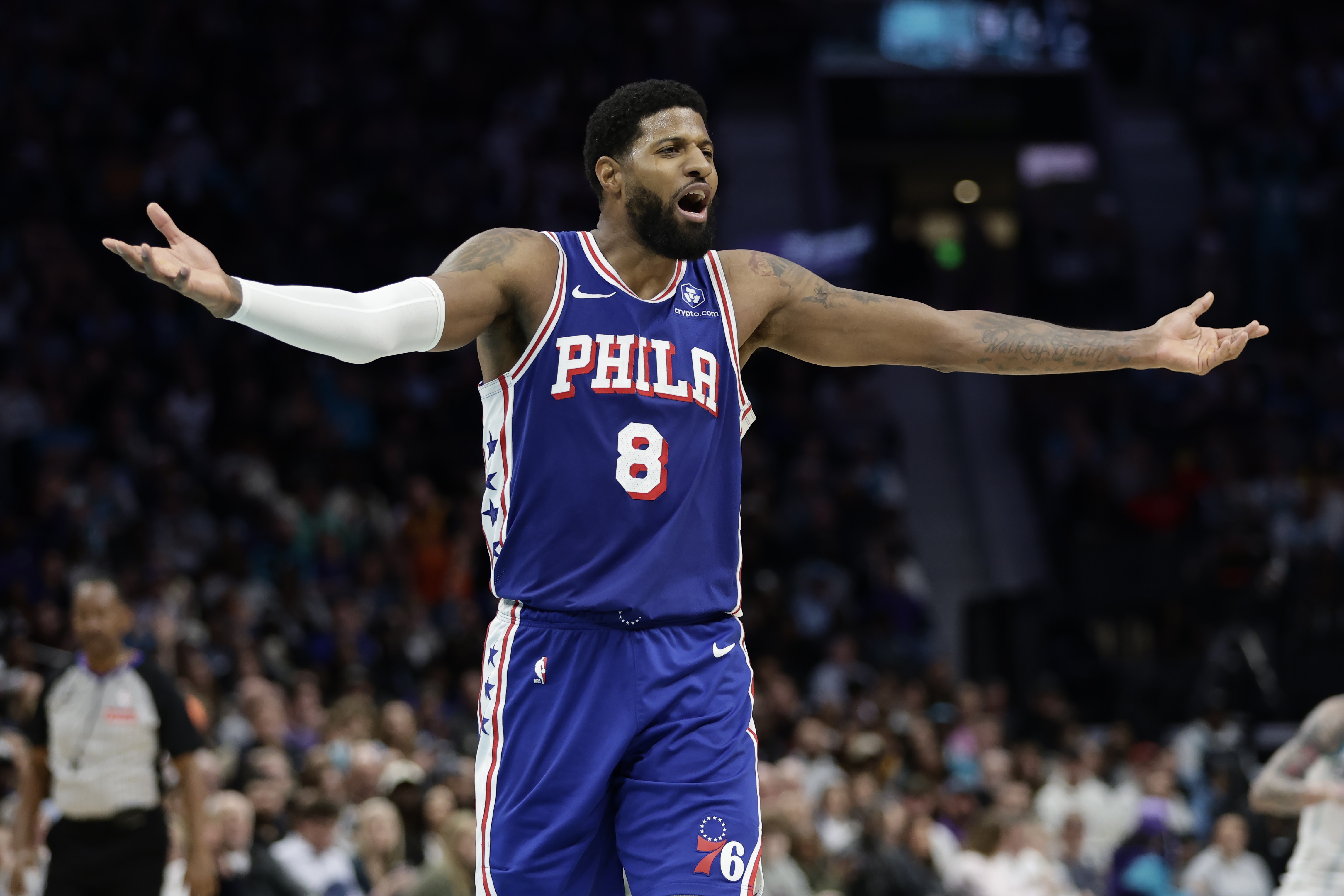 乔治下半场6中1仅得3分 76人主场不敌马刺