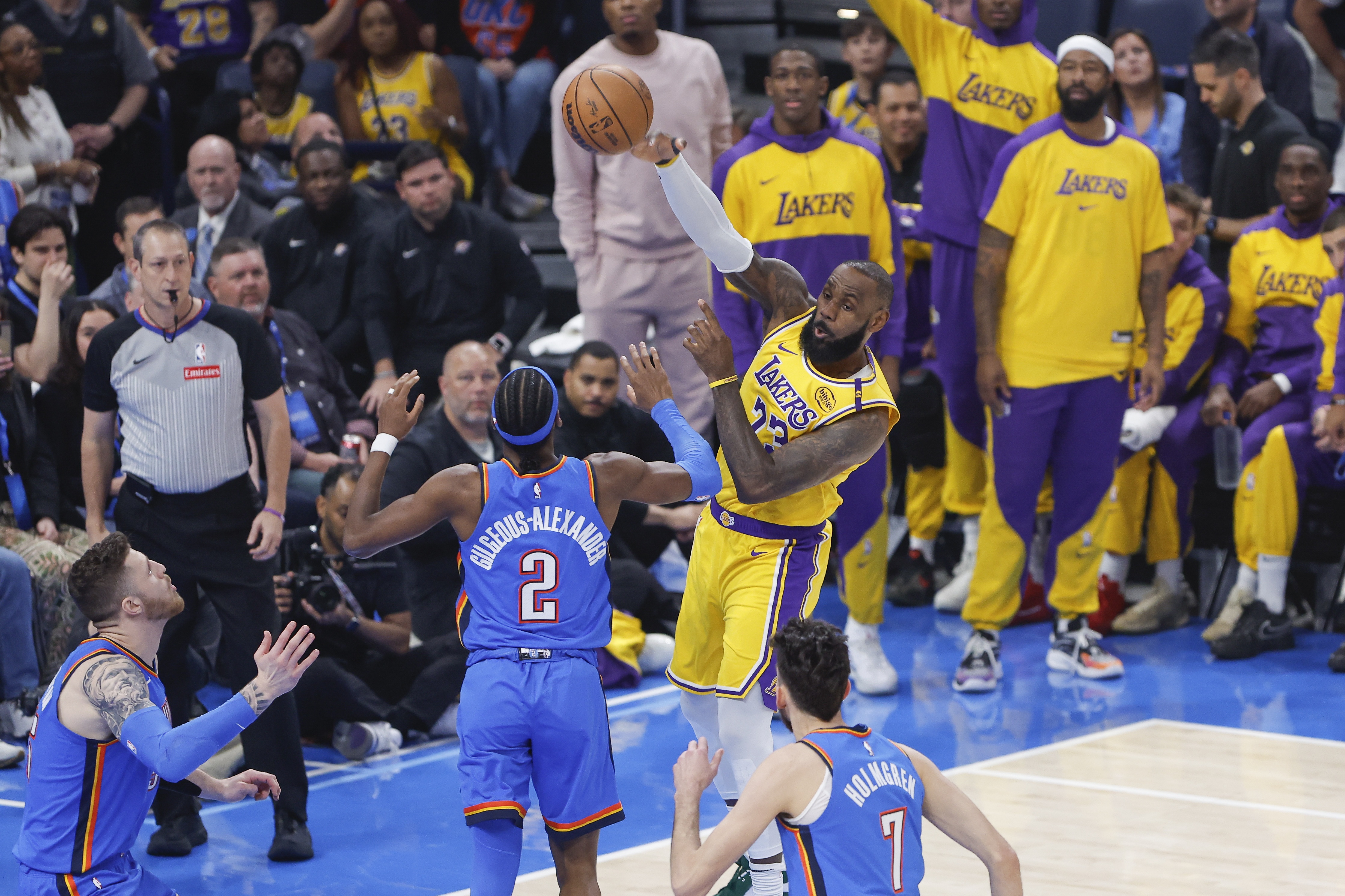 詹姆斯播客盛赞SGA高效堪比乔丹 直言自身亦属同类 詹姆斯播客盛赞SGA高效堪比乔丹 直言自身亦属同类