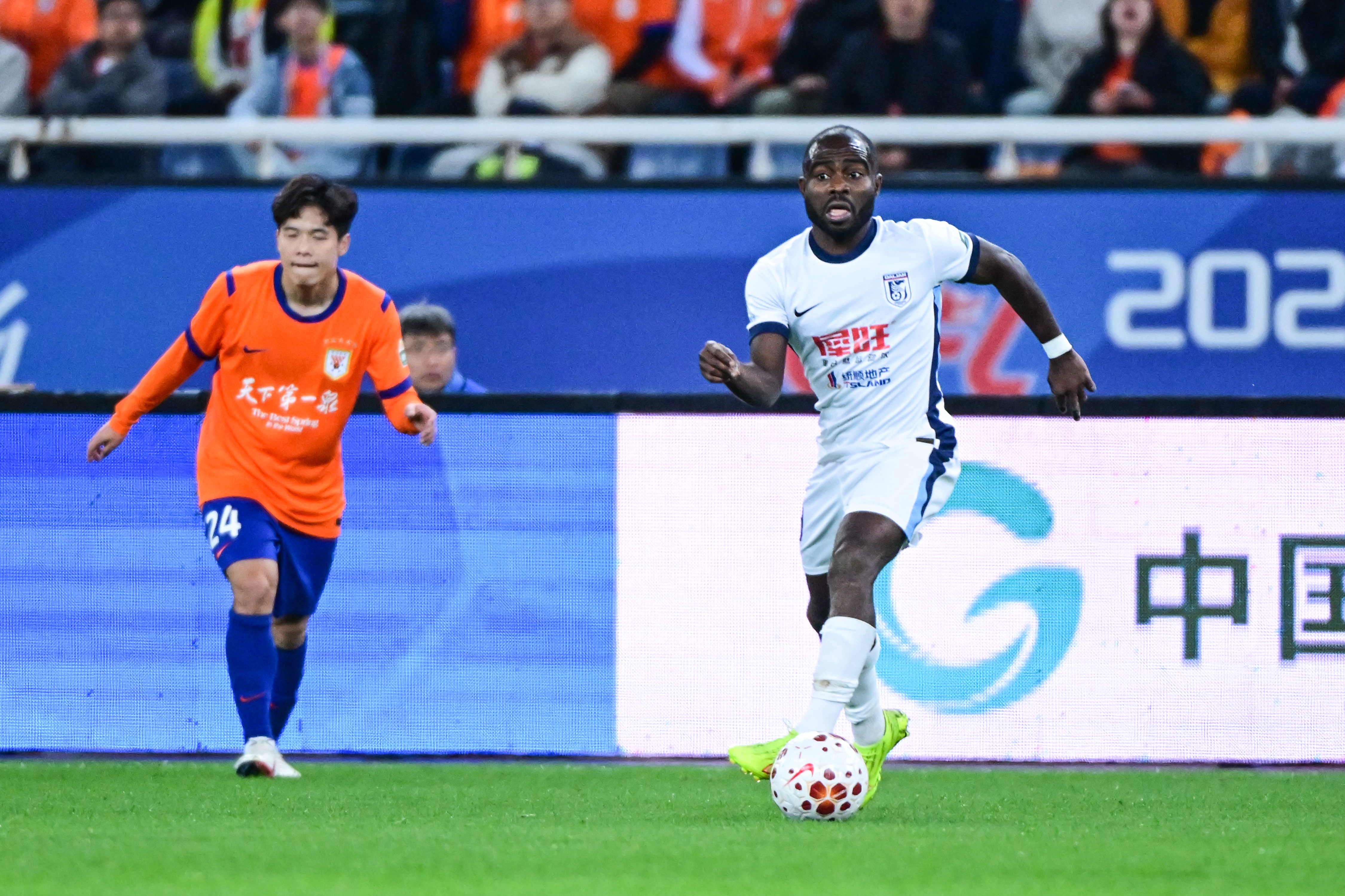 阿奇姆彭：大连主场氛围属欧冠级别 球队目标超越上赛季