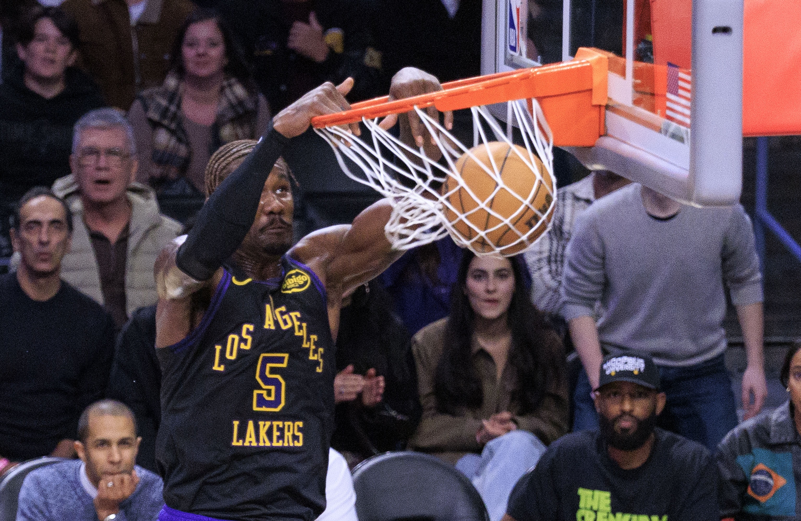 艾顿21分高效输出 接受蓝领定位成湖人季后赛关键变量