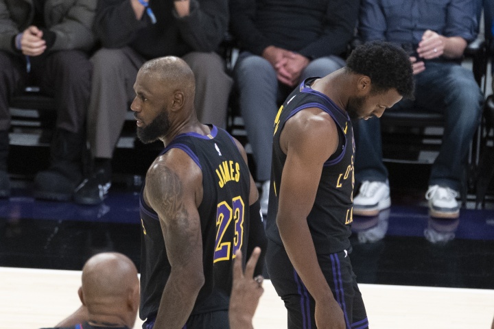 湖人主场大胜锁定西部前四 火箭确定第五