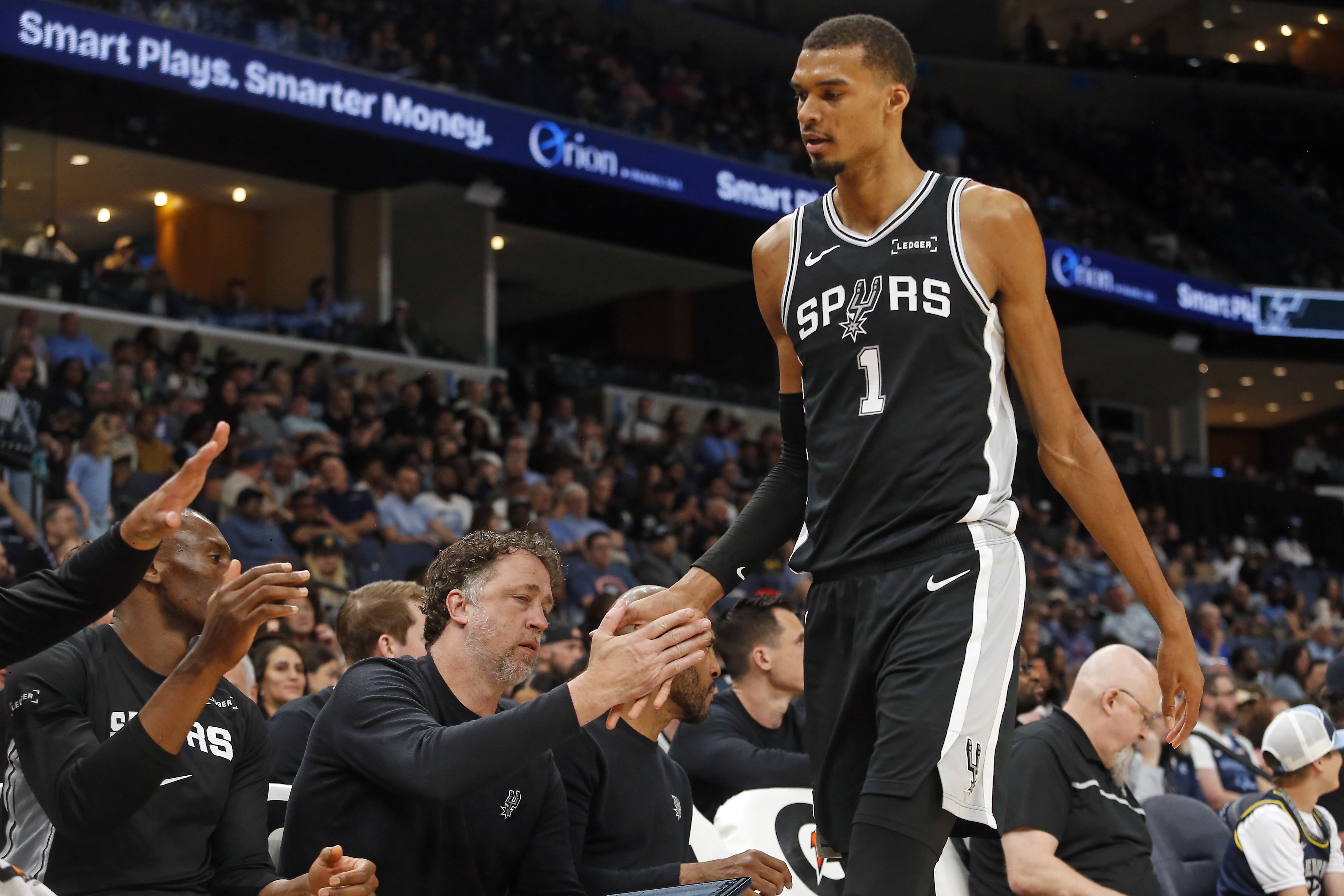 文班亚马26分钟40分13板 生涯第4次30分钟内40+追平克莱